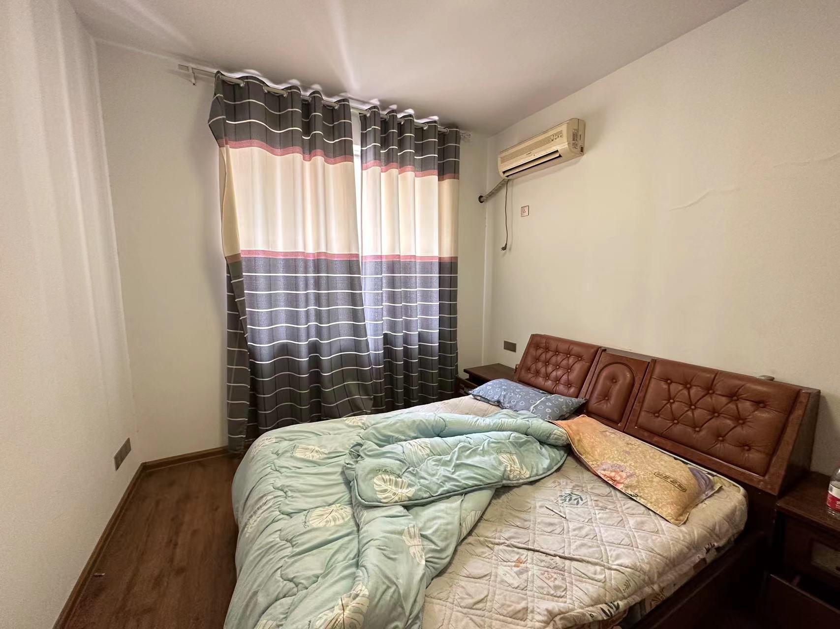 红盾雅园 4室2厅1卫 82.00万 红盾雅园 4室2厅1卫 82.00万室内图