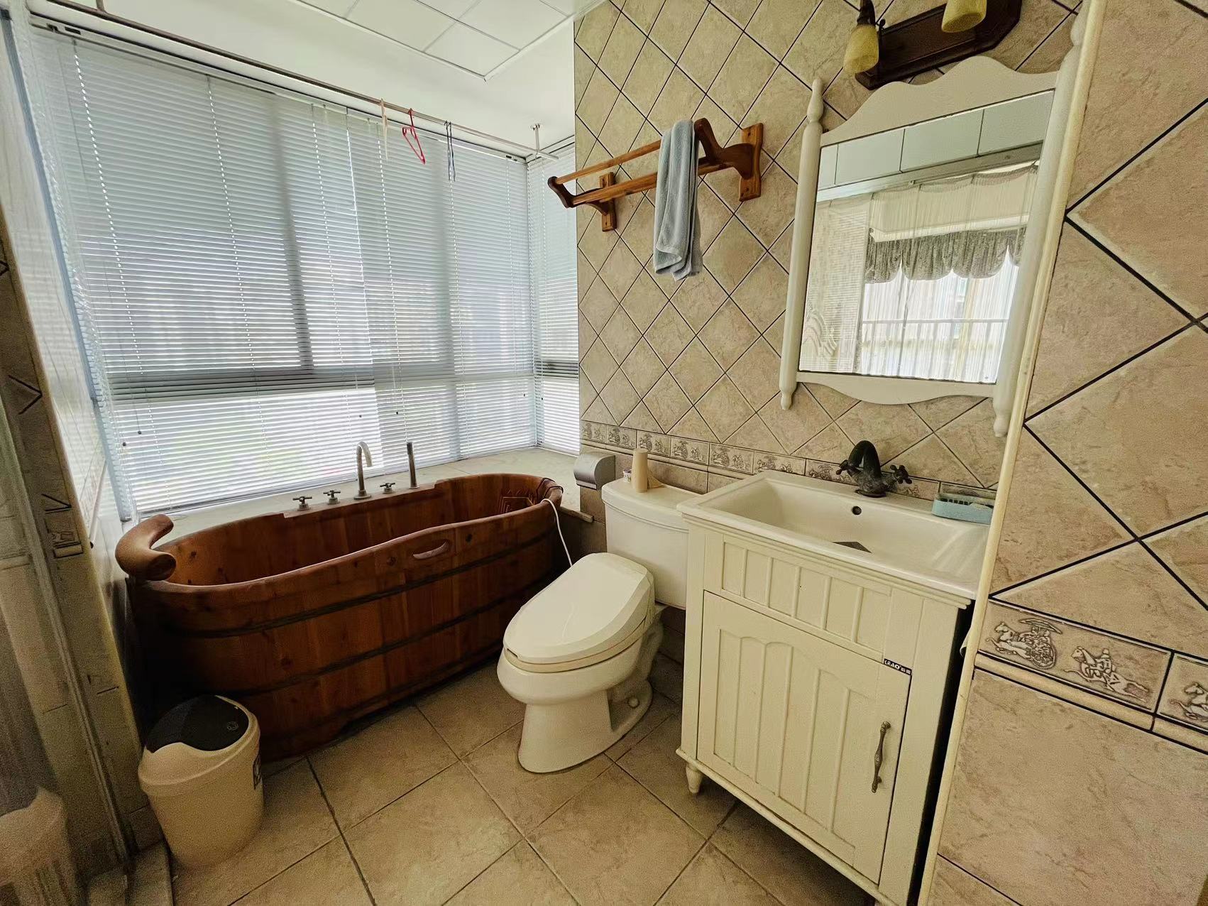 丽景滨江 4室2厅2卫 70.00万 丽景滨江 4室2厅2卫 70.00万室内图