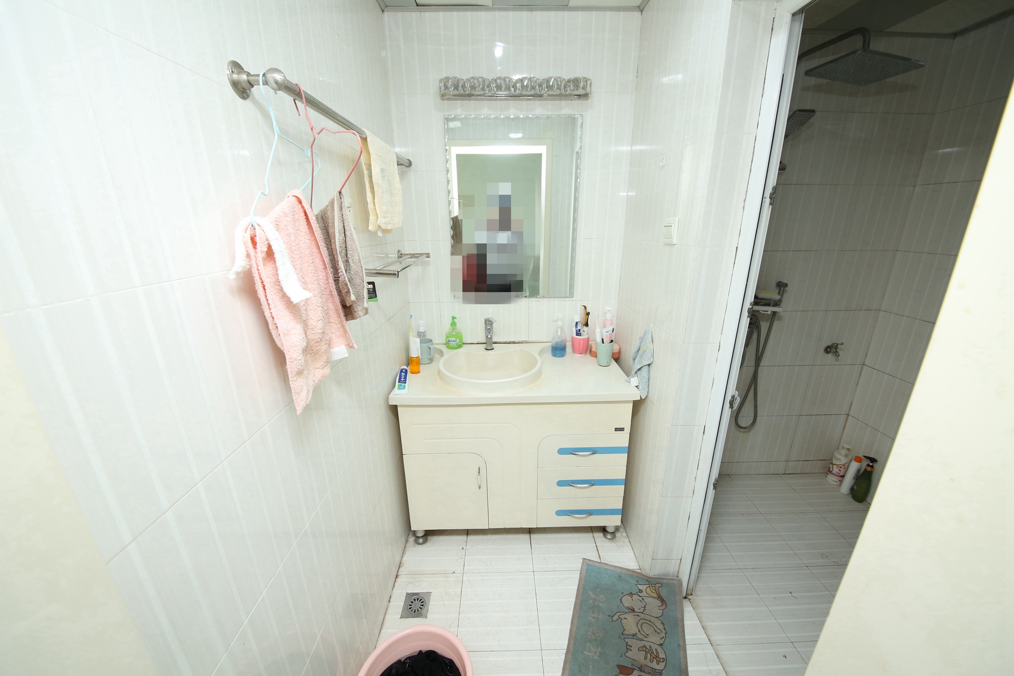 龙柏小区  4室2厅1卫    139.8万卫生间