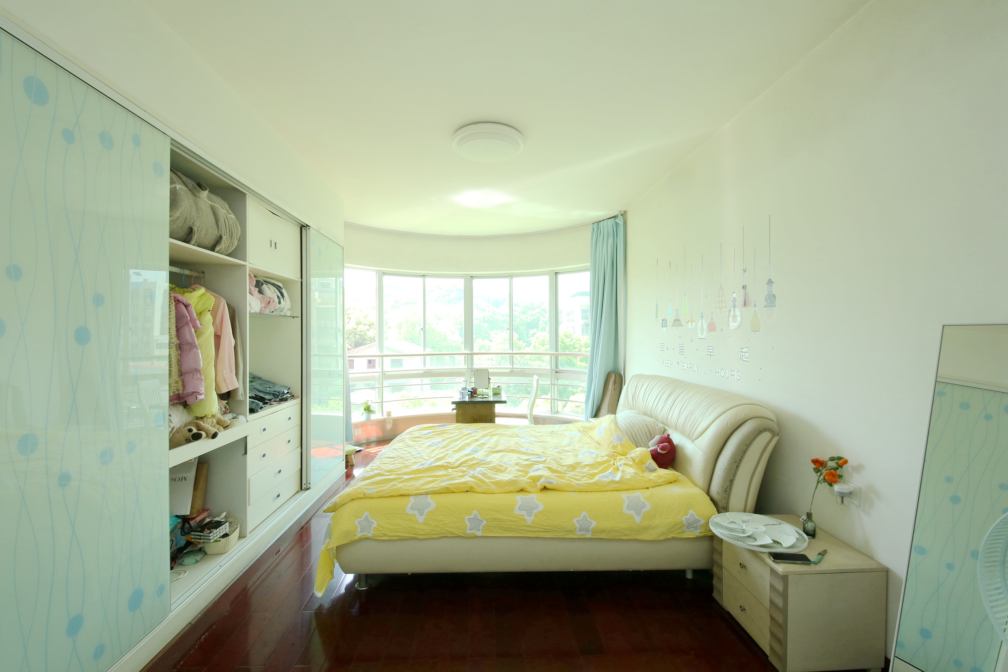 龙柏小区  4室2厅1卫    139.8万卧室