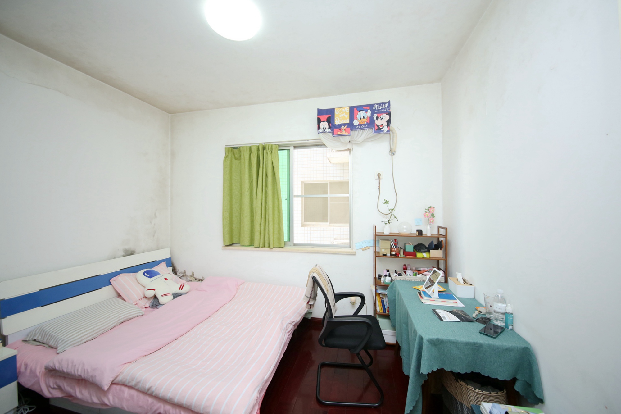 龙柏小区  4室2厅1卫    139.8万卧室