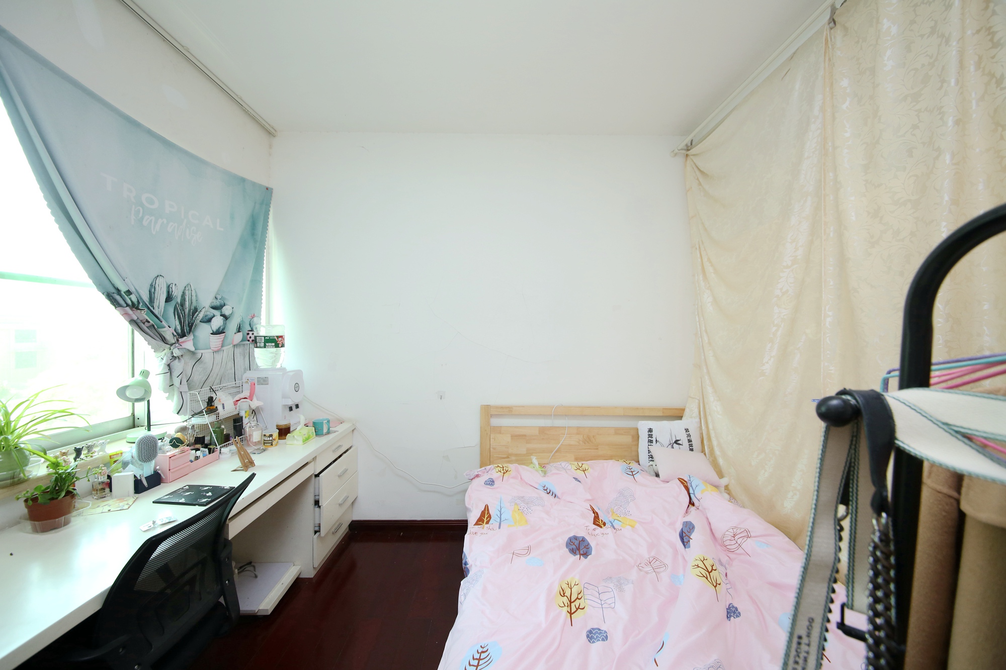 龙柏小区  4室2厅1卫    139.8万卧室