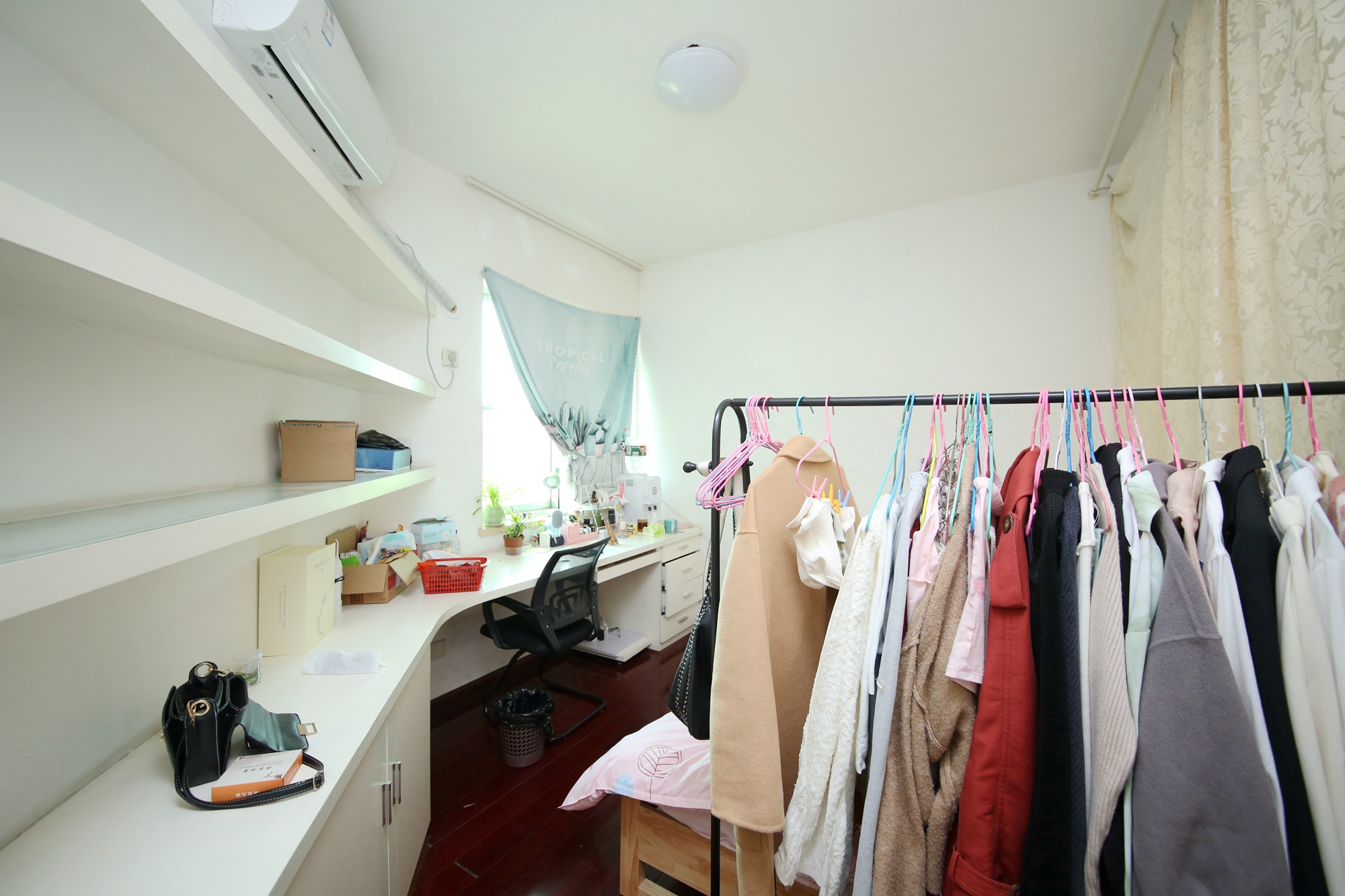 龙柏小区  4室2厅1卫    139.8万卧室