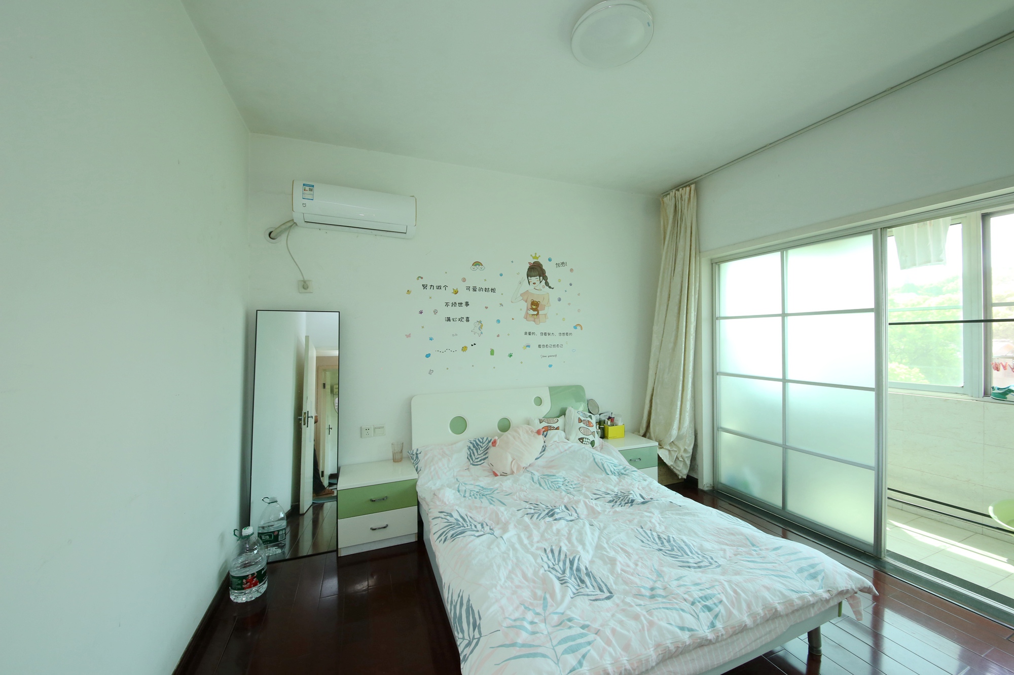 龙柏小区  4室2厅1卫    139.8万卧室