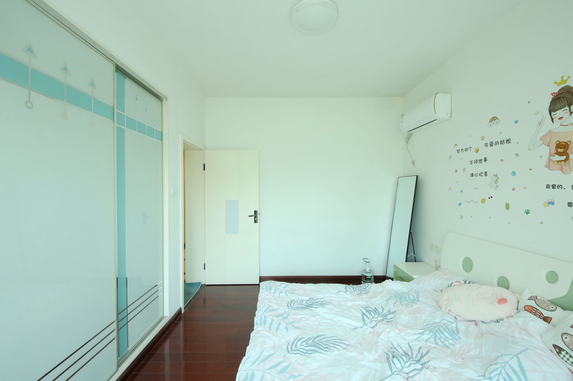 龙柏小区  4室2厅1卫    139.8万卧室