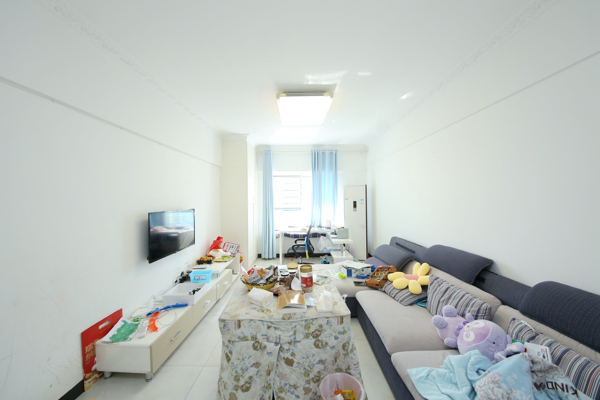 西罗亚大厦  3室2厅2卫   155.00万客厅