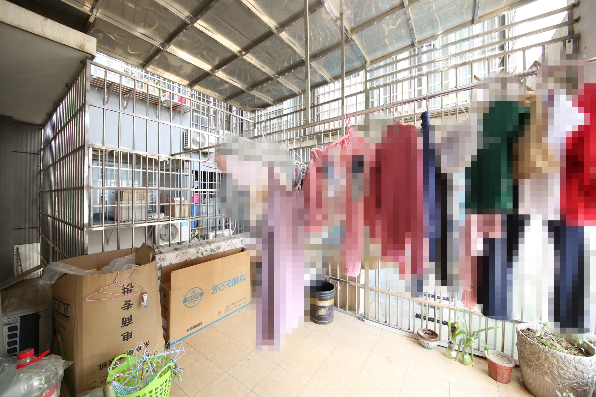 西罗亚大厦  3室2厅2卫   155.00万阳台
