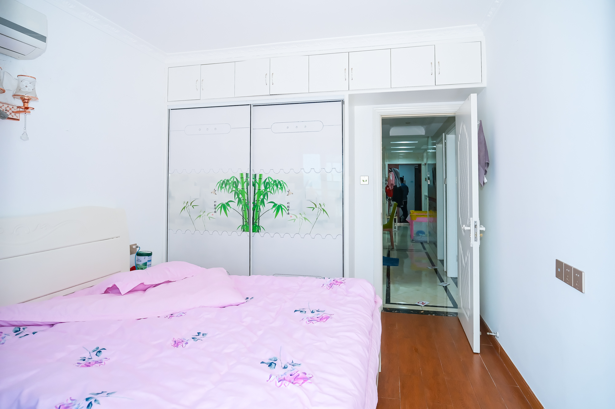 新长海广场 3室2厅1卫 69.80万 新长海广场 3室2厅1卫 69.80万卧室