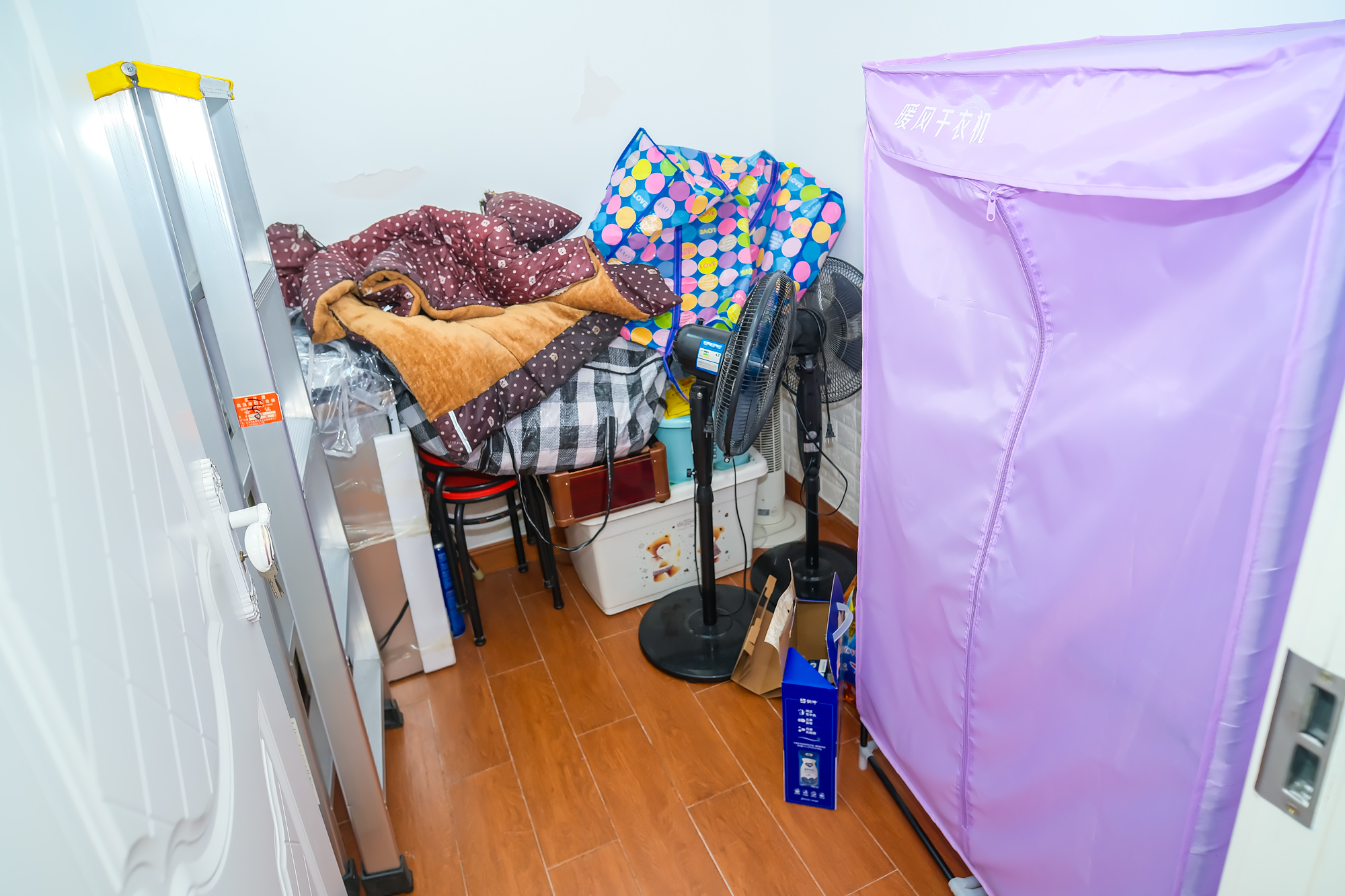 新长海广场 3室2厅1卫 69.80万 新长海广场 3室2厅1卫 69.80万卧室