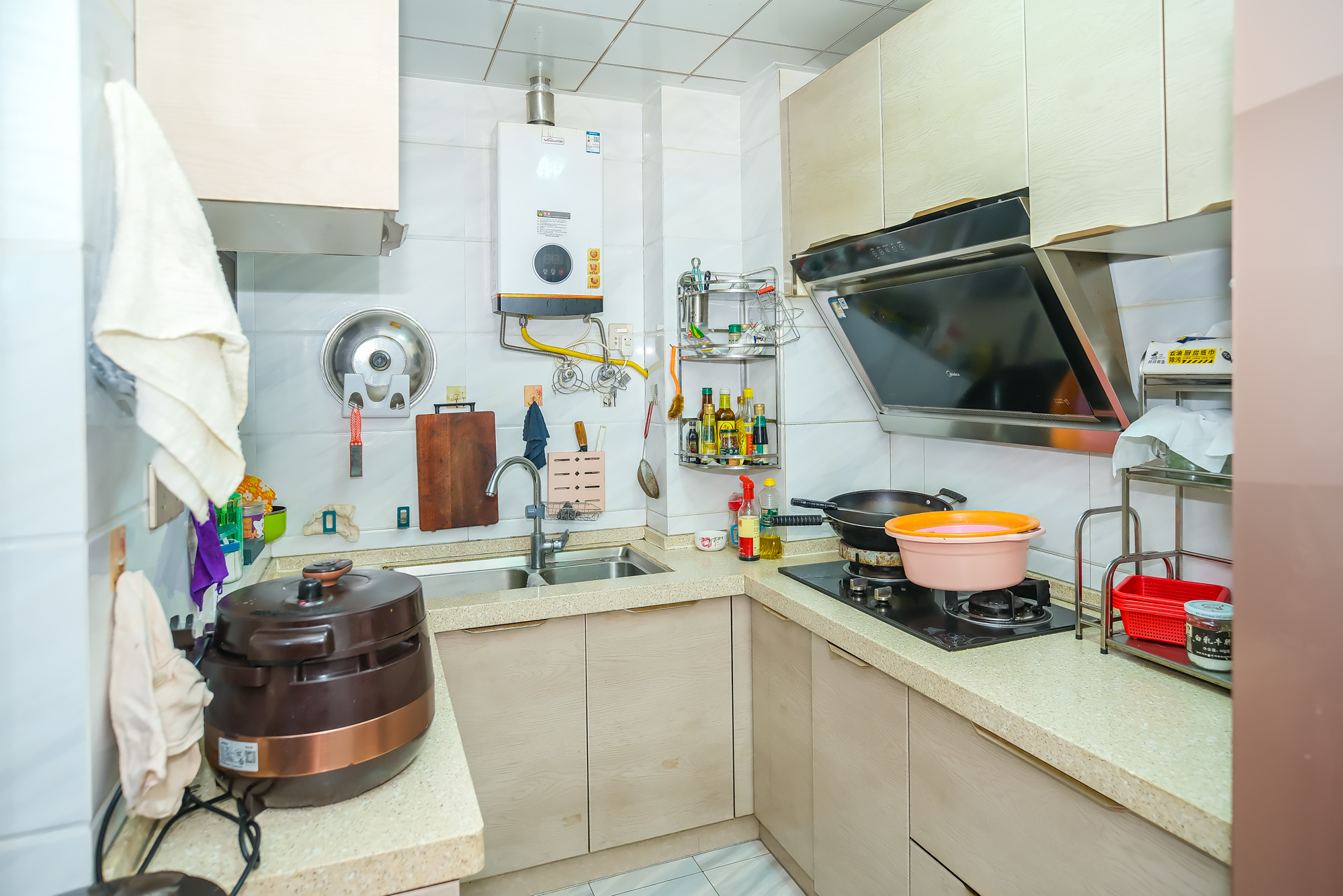 新长海广场 3室2厅1卫 69.80万 新长海广场 3室2厅1卫 69.80万厨房