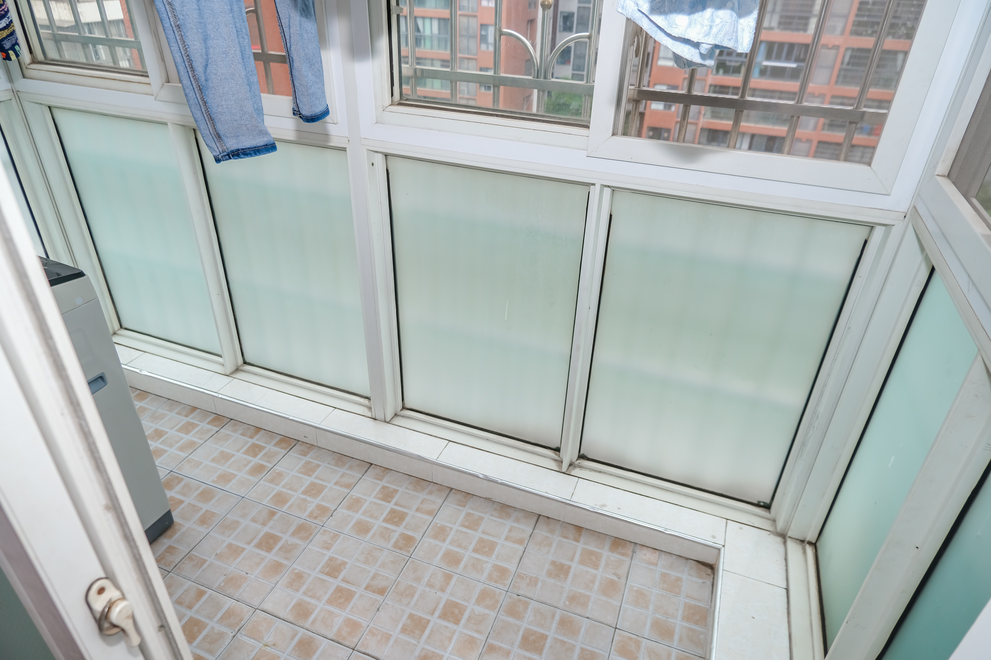 湘瑞家园  2室2厅2卫   42.00万阳台