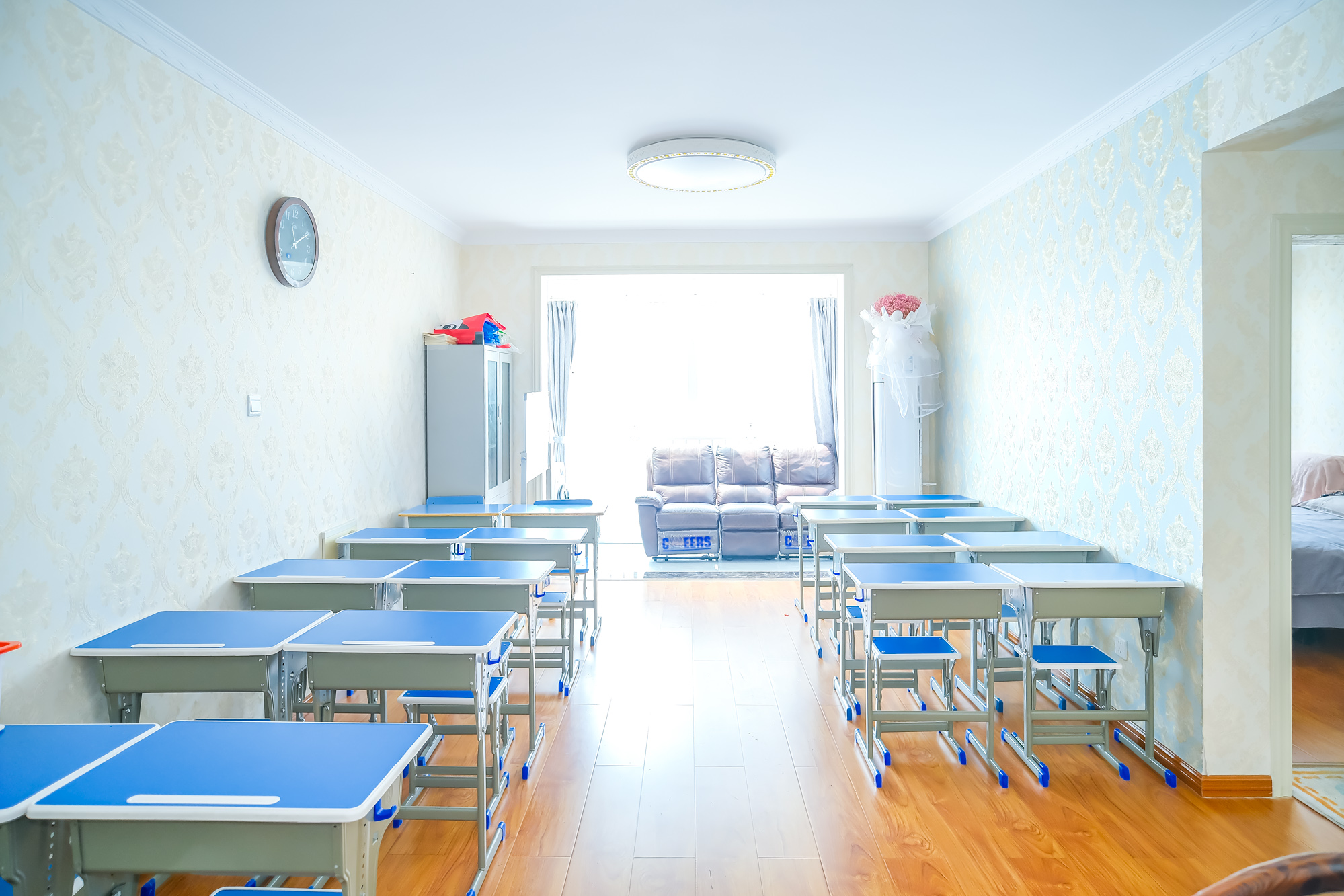 恒广国际景园一二区  2室2厅1卫   75.00万 恒广国际景园一二区  2室2厅1卫   75.00万客厅