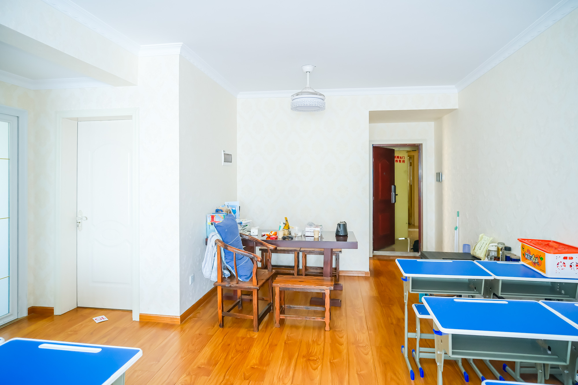 恒广国际景园一二区  2室2厅1卫   75.00万 恒广国际景园一二区  2室2厅1卫   75.00万客厅