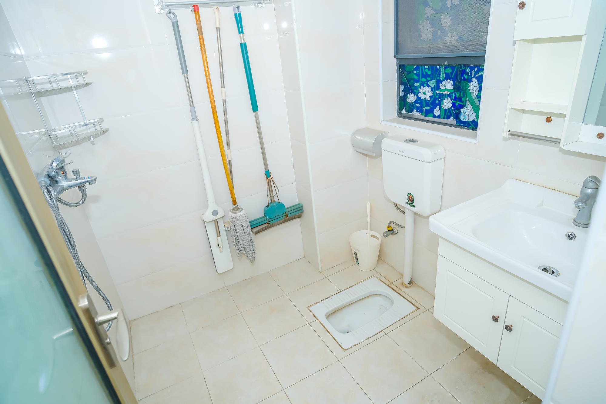 三一街区  3室2厅2卫   82.80万 三一街区  3室2厅2卫   82.80万卫生间