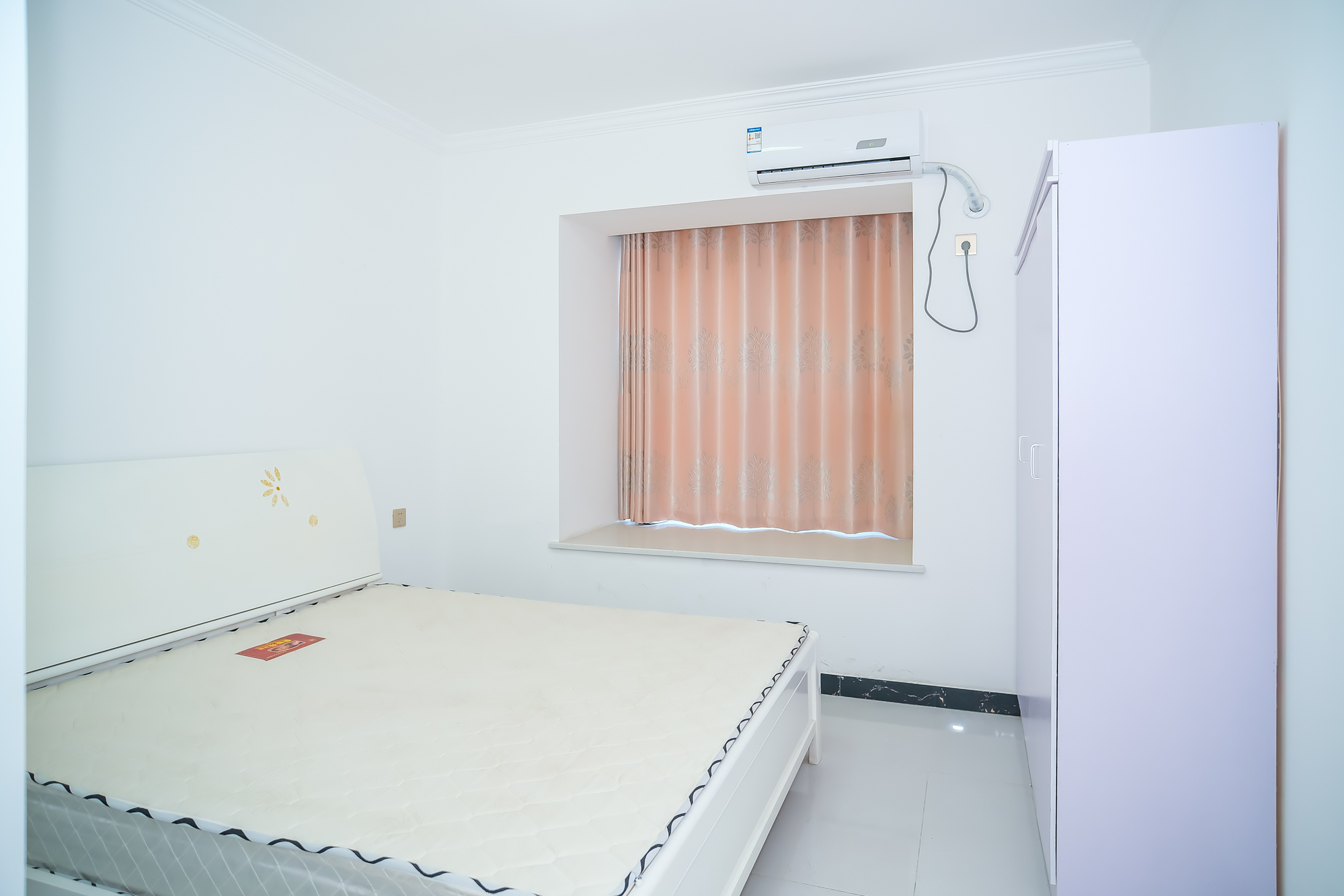 三一街区  3室2厅2卫   82.80万 三一街区  3室2厅2卫   82.80万卧室