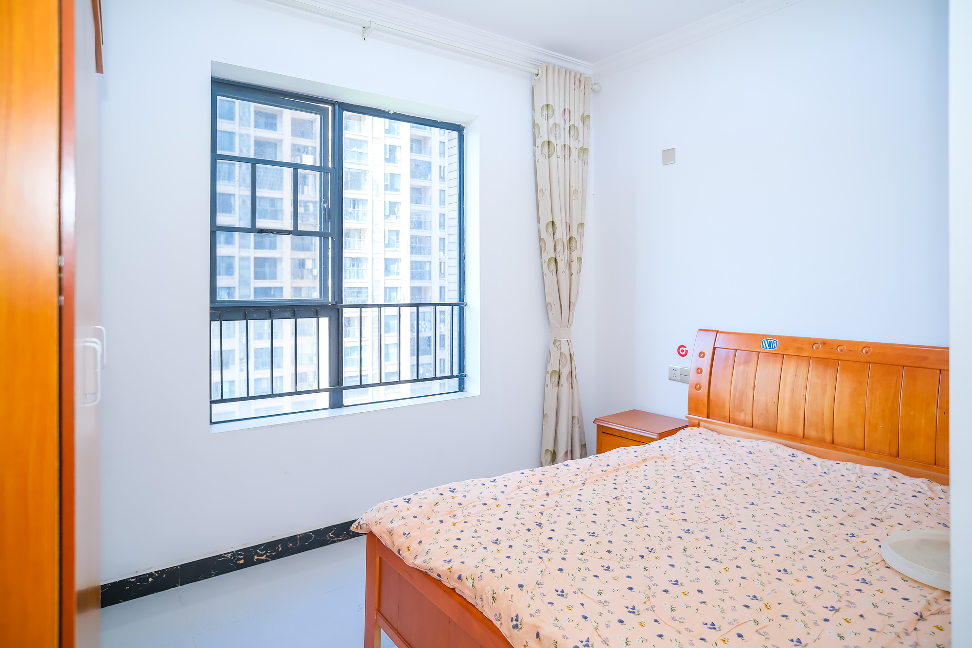 三一街区  3室2厅2卫   82.80万 三一街区  3室2厅2卫   82.80万卧室