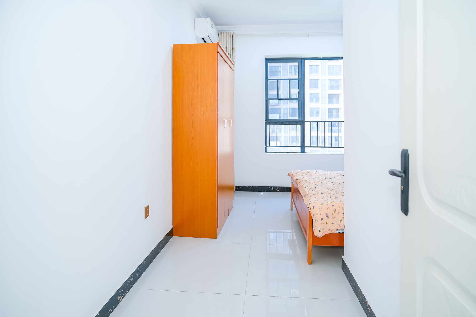 三一街区  3室2厅2卫   82.80万 三一街区  3室2厅2卫   82.80万卧室