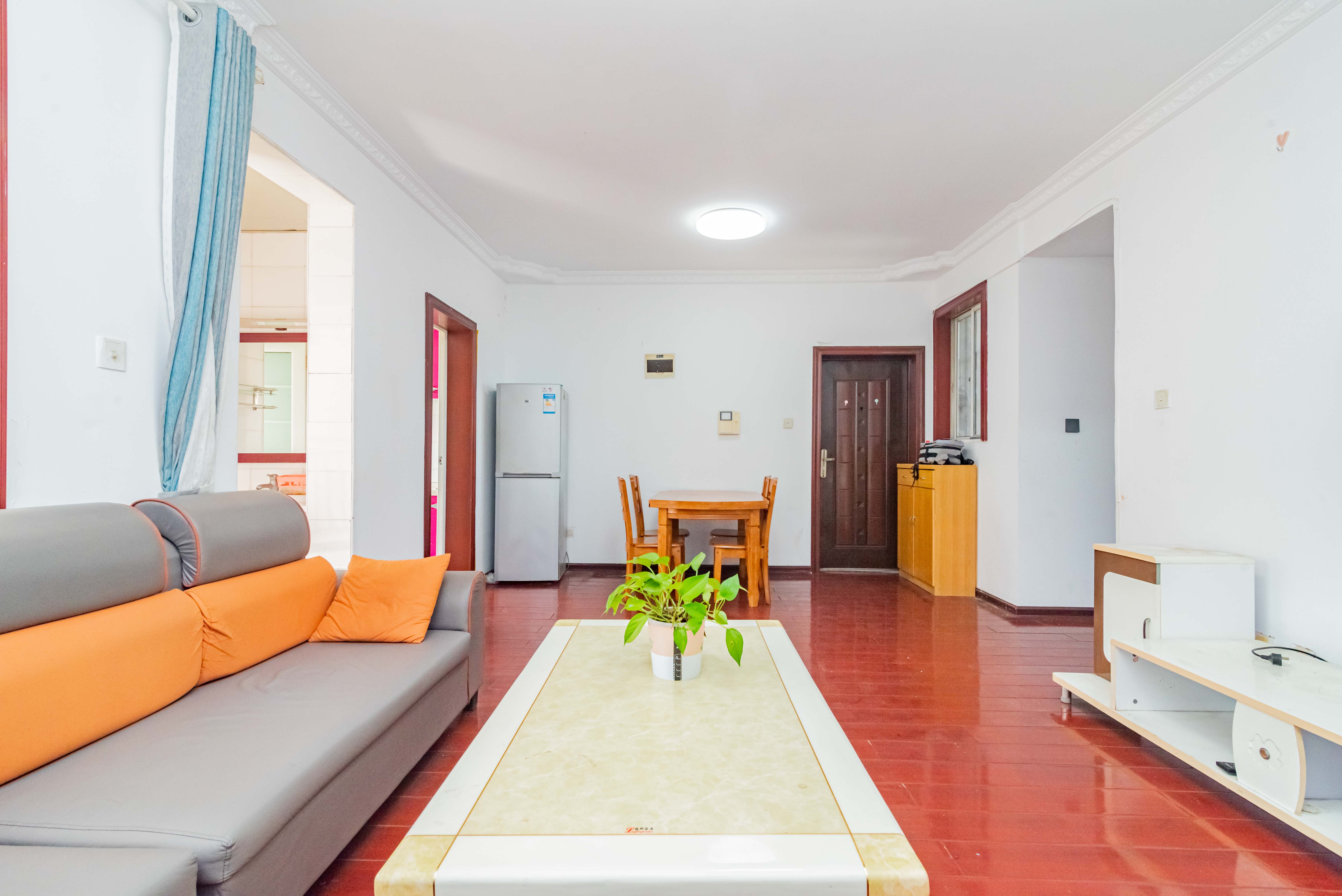 紫晶城 2室2厅1卫 37.80万 紫晶城 2室2厅1卫 37.80万客厅