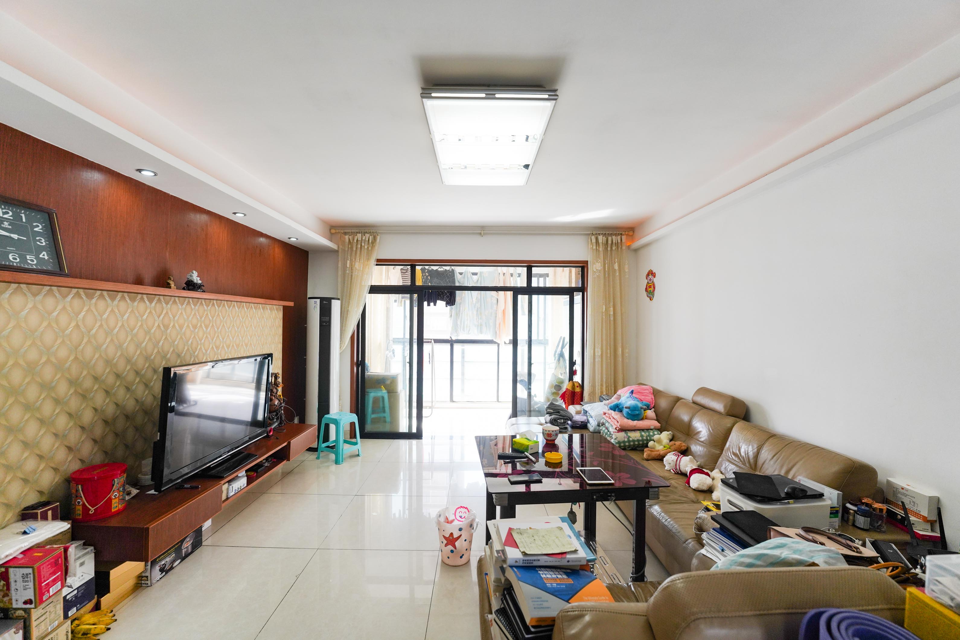 鑫远湘府华城 3室2厅2卫 129.00万 鑫远湘府华城 3室2厅2卫 129.00万客厅