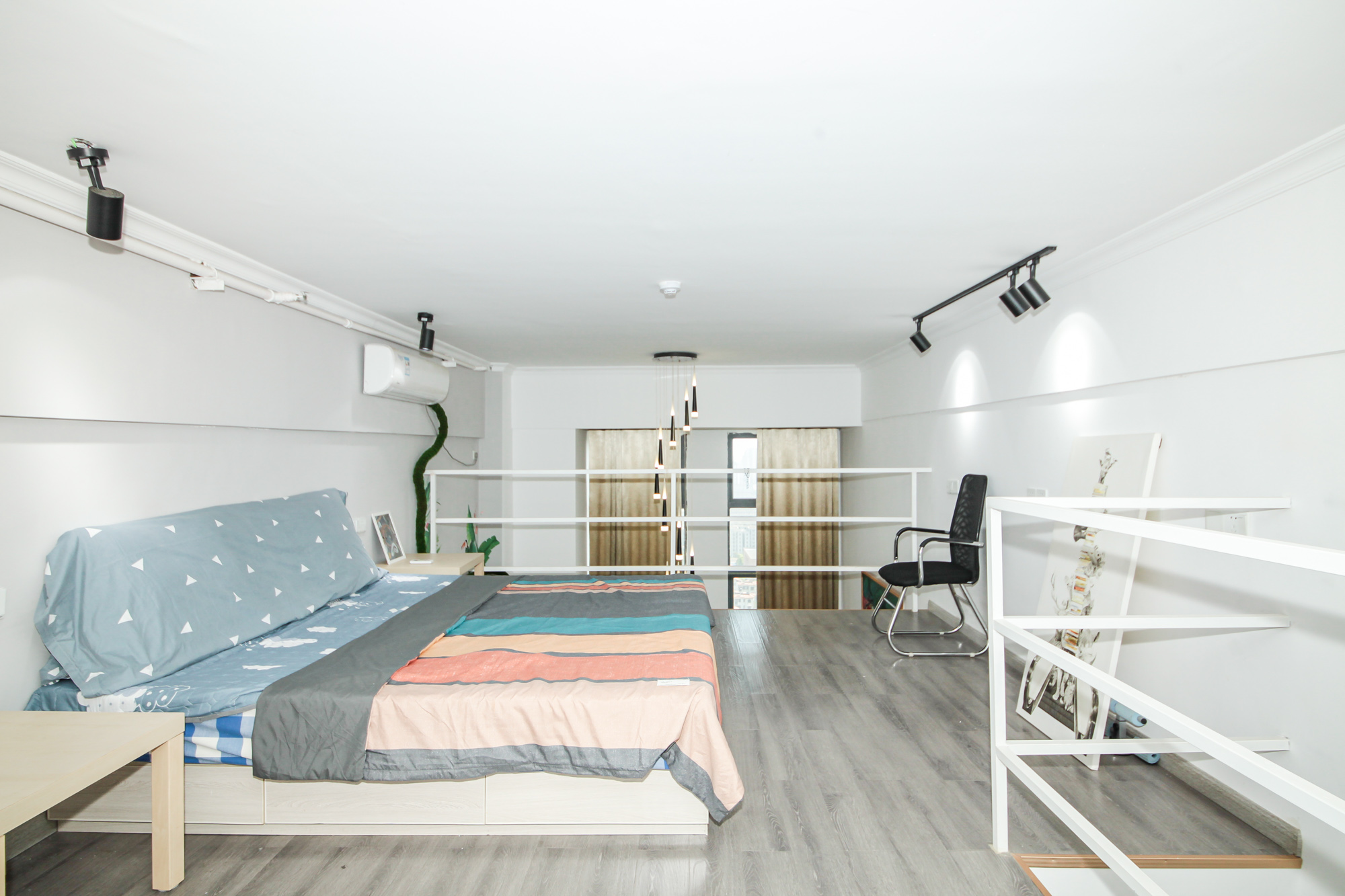 华润置地广场二期  1室1厅1卫    44.84万卧室