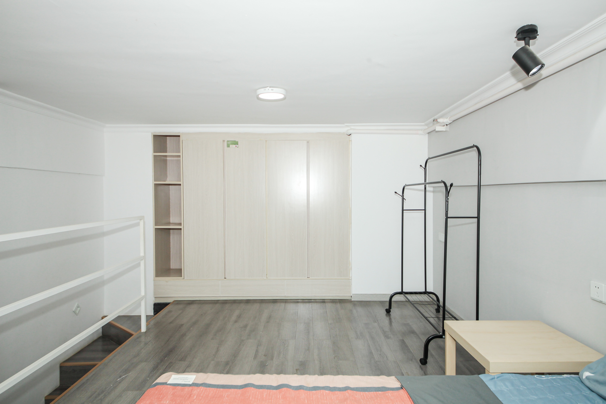 华润置地广场二期  1室1厅1卫    44.84万卧室