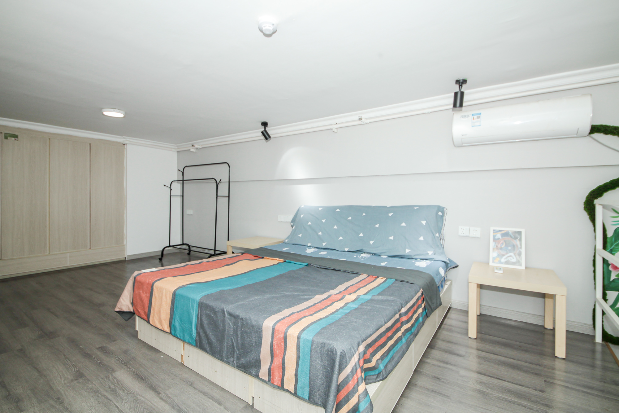 华润置地广场二期 1室1厅1卫 44.84万 华润置地广场二期 1室1厅1卫 44.84万卧室