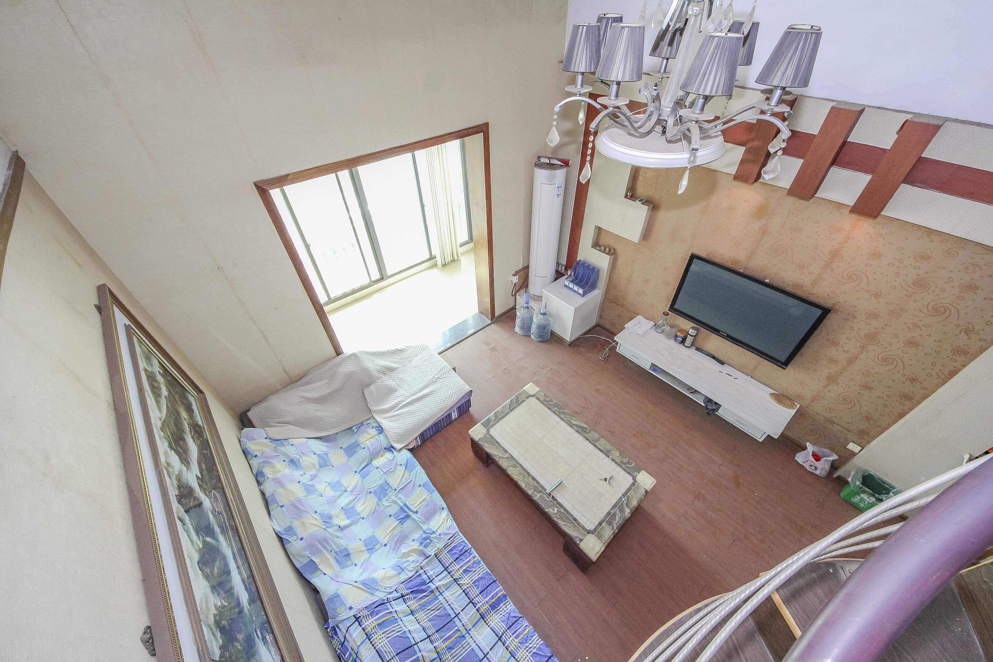 水印华府一期  6室2厅2卫   80.00万其他