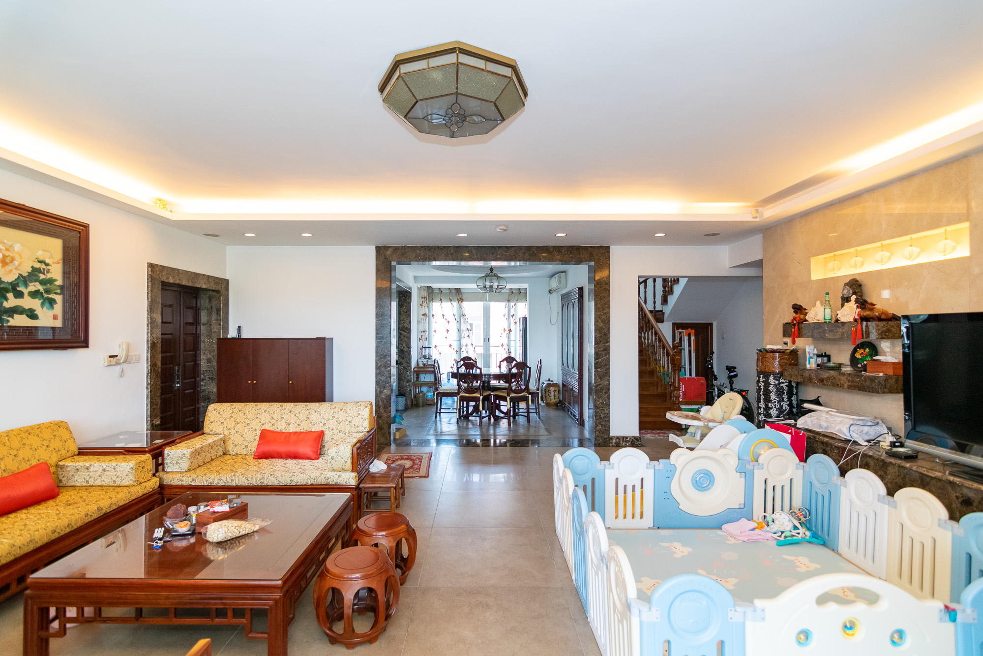 普瑞斯堡 5室2厅3卫 110.0万 普瑞斯堡 5室2厅3卫 110.0万客厅