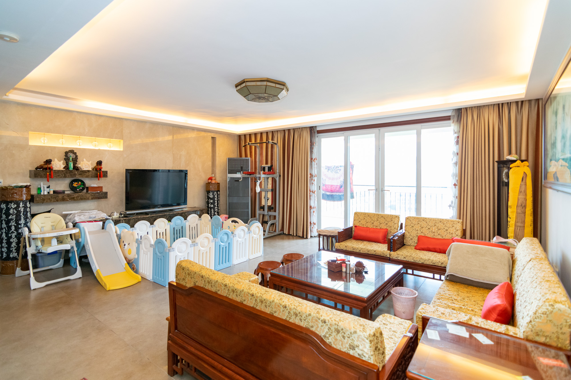 普瑞斯堡 5室2厅3卫 110.0万 普瑞斯堡 5室2厅3卫 110.0万客厅