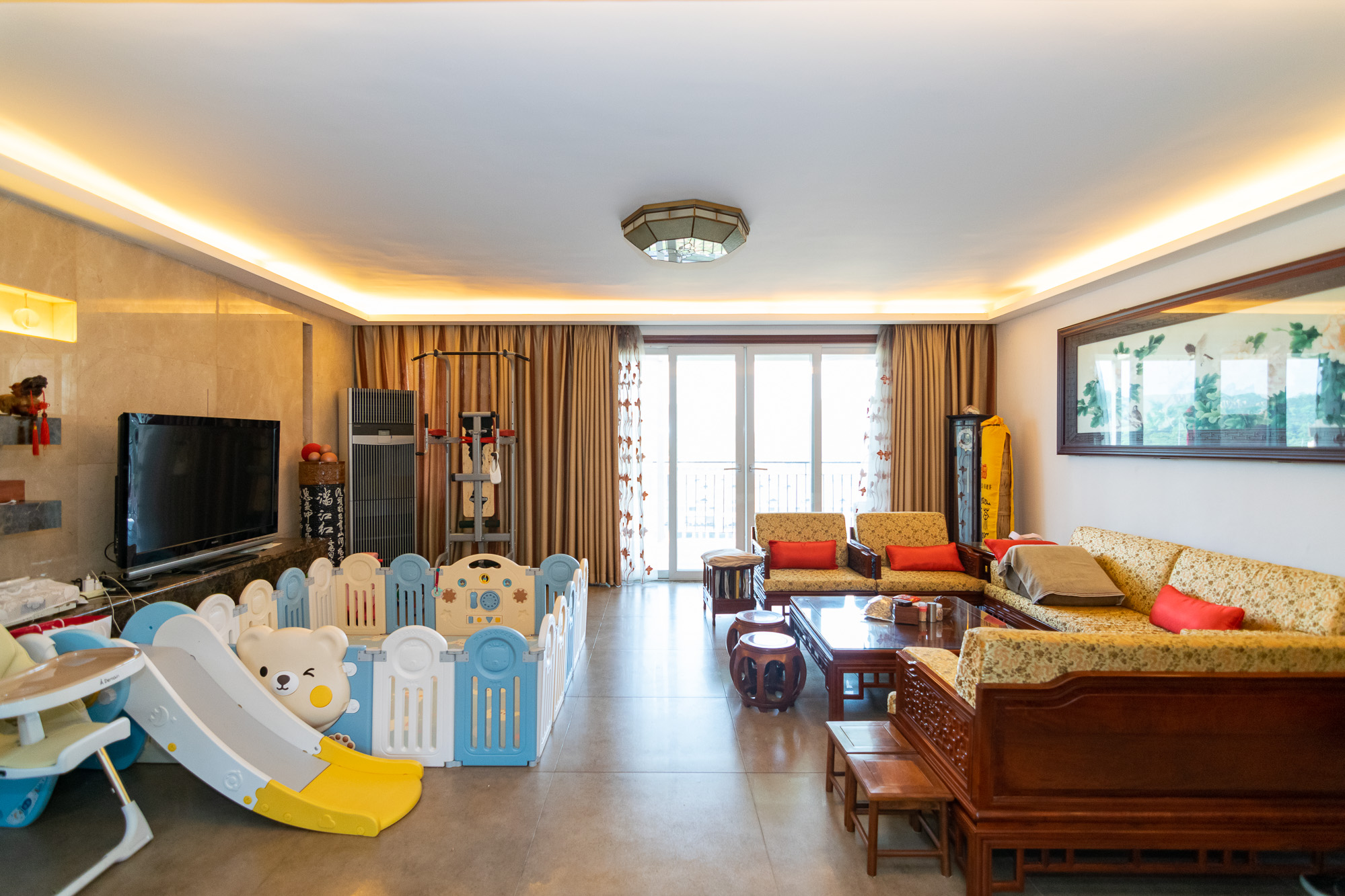 普瑞斯堡 5室2厅3卫 110.0万 普瑞斯堡 5室2厅3卫 110.0万客厅