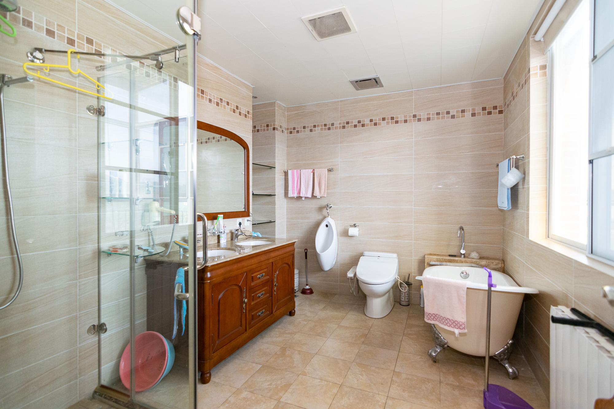 普瑞斯堡 5室2厅3卫 110.0万 普瑞斯堡 5室2厅3卫 110.0万卫生间