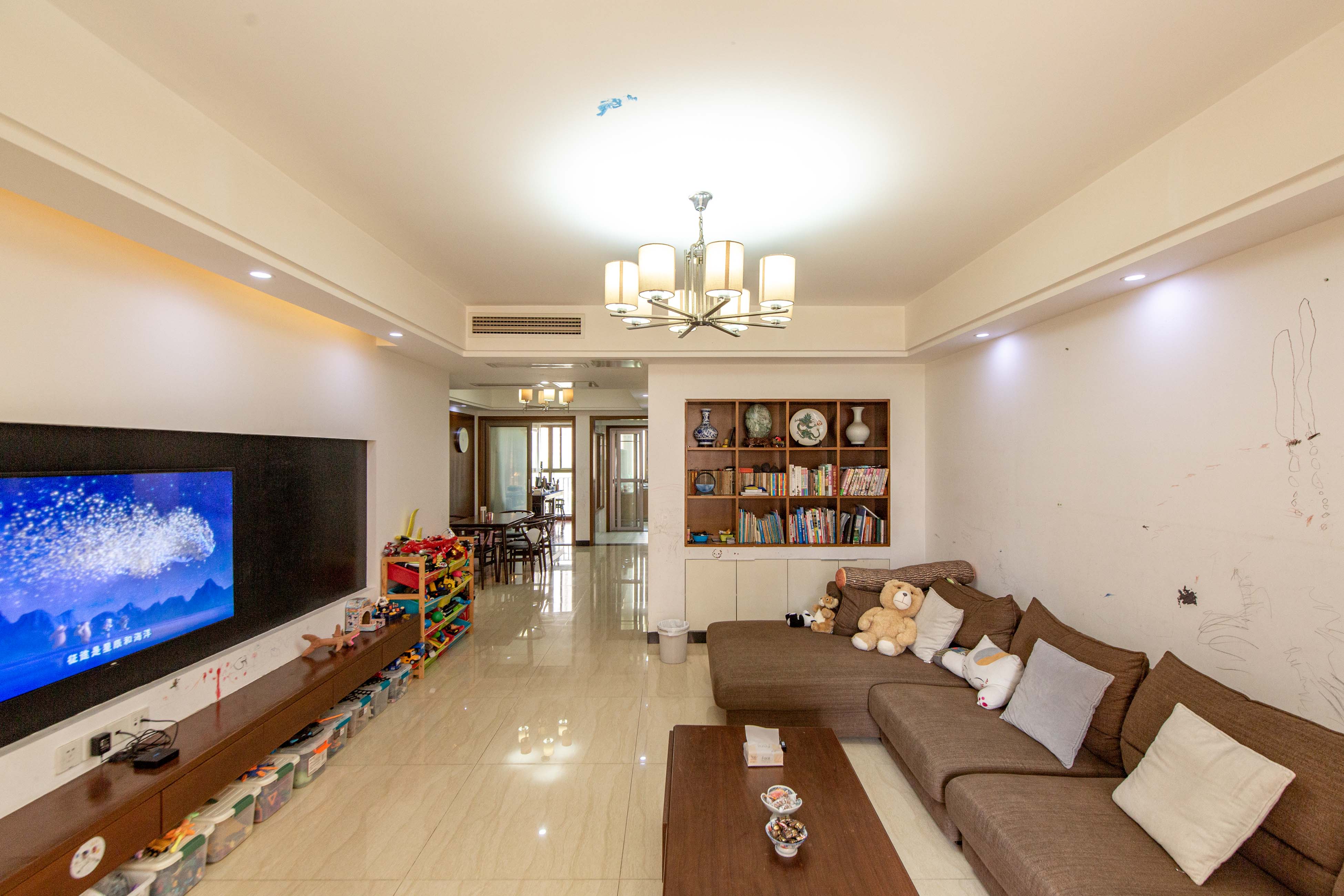 香樟鑫都  4室2厅2卫    174.0万客厅