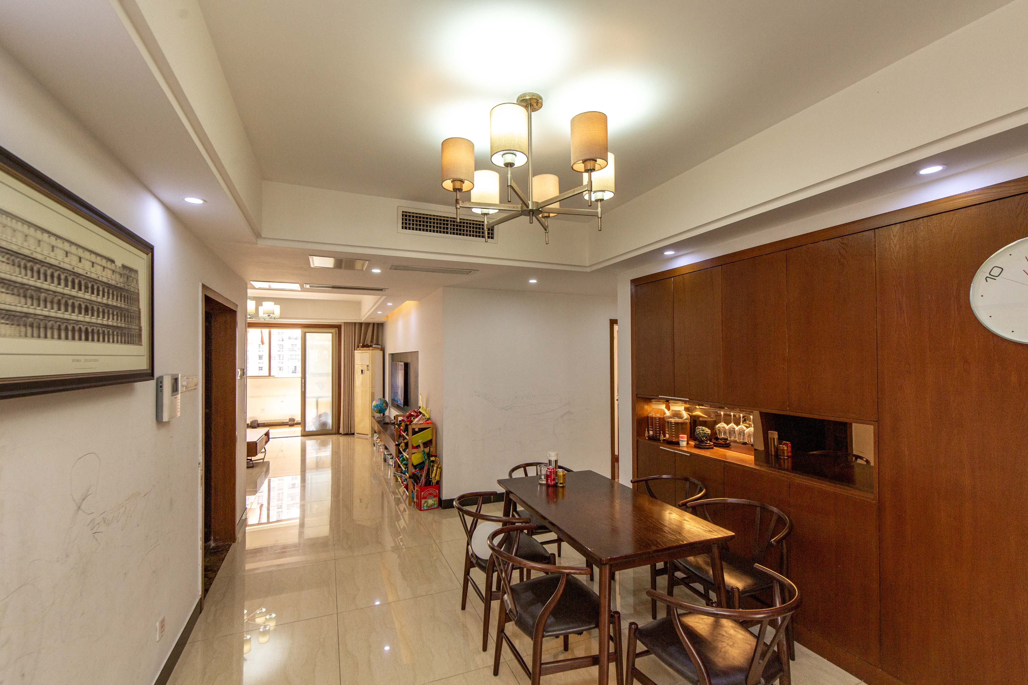 香樟鑫都  4室2厅2卫    174.0万客厅