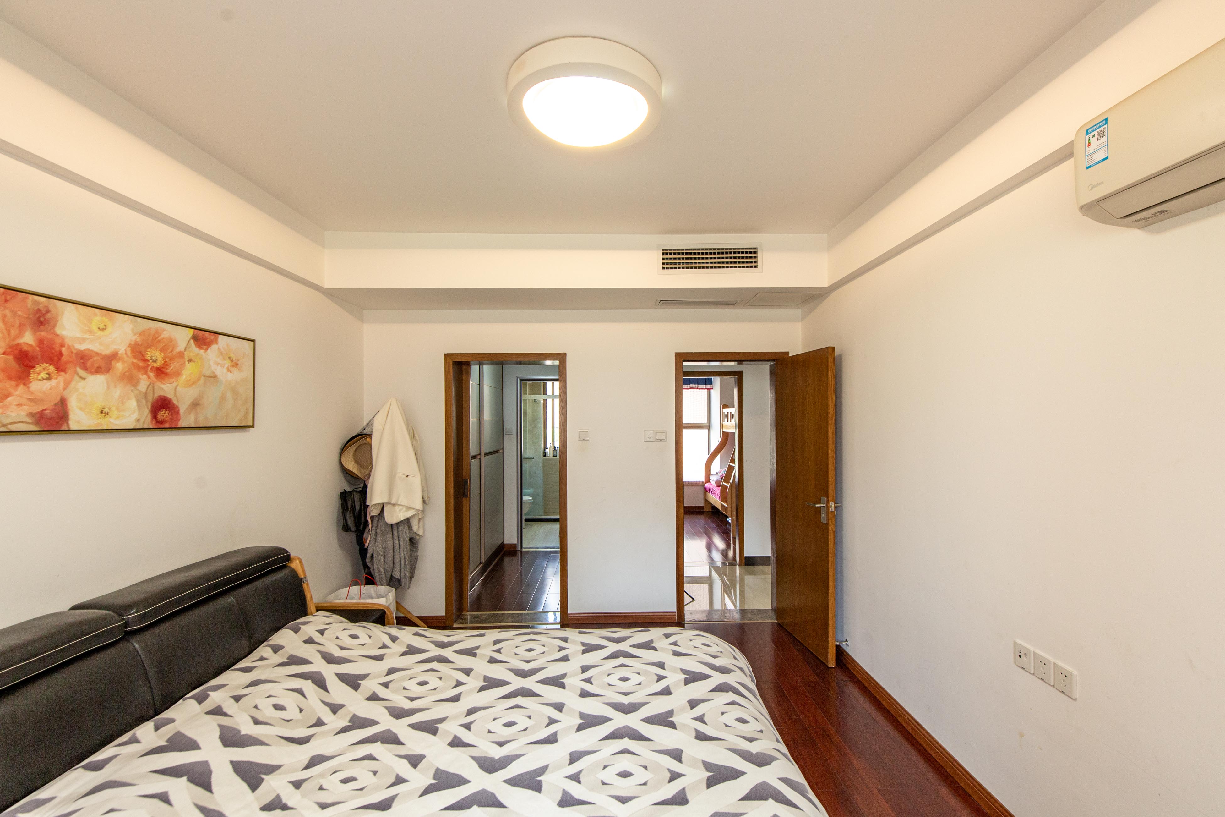 香樟鑫都  4室2厅2卫    174.0万卧室