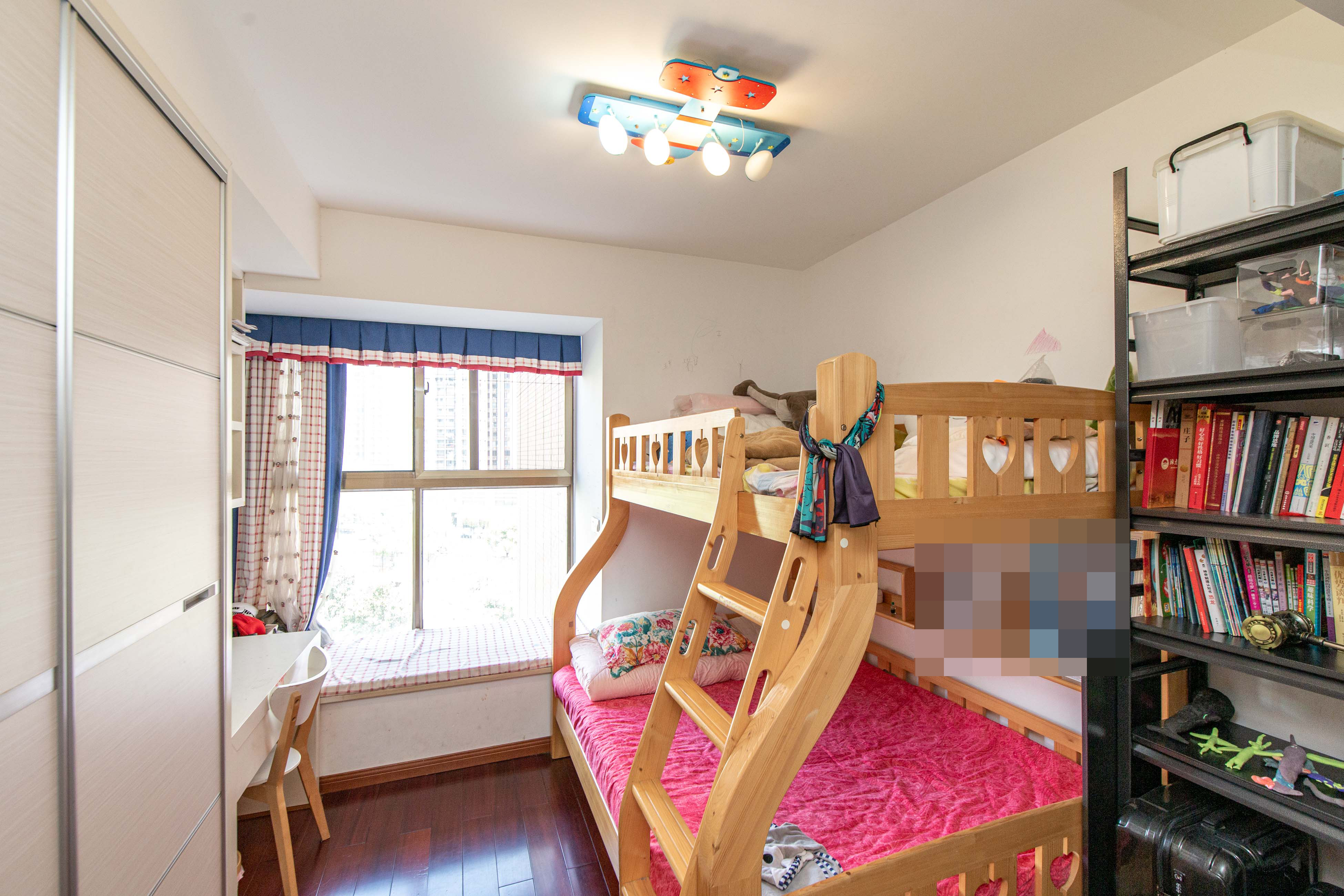 香樟鑫都  4室2厅2卫    174.0万卧室