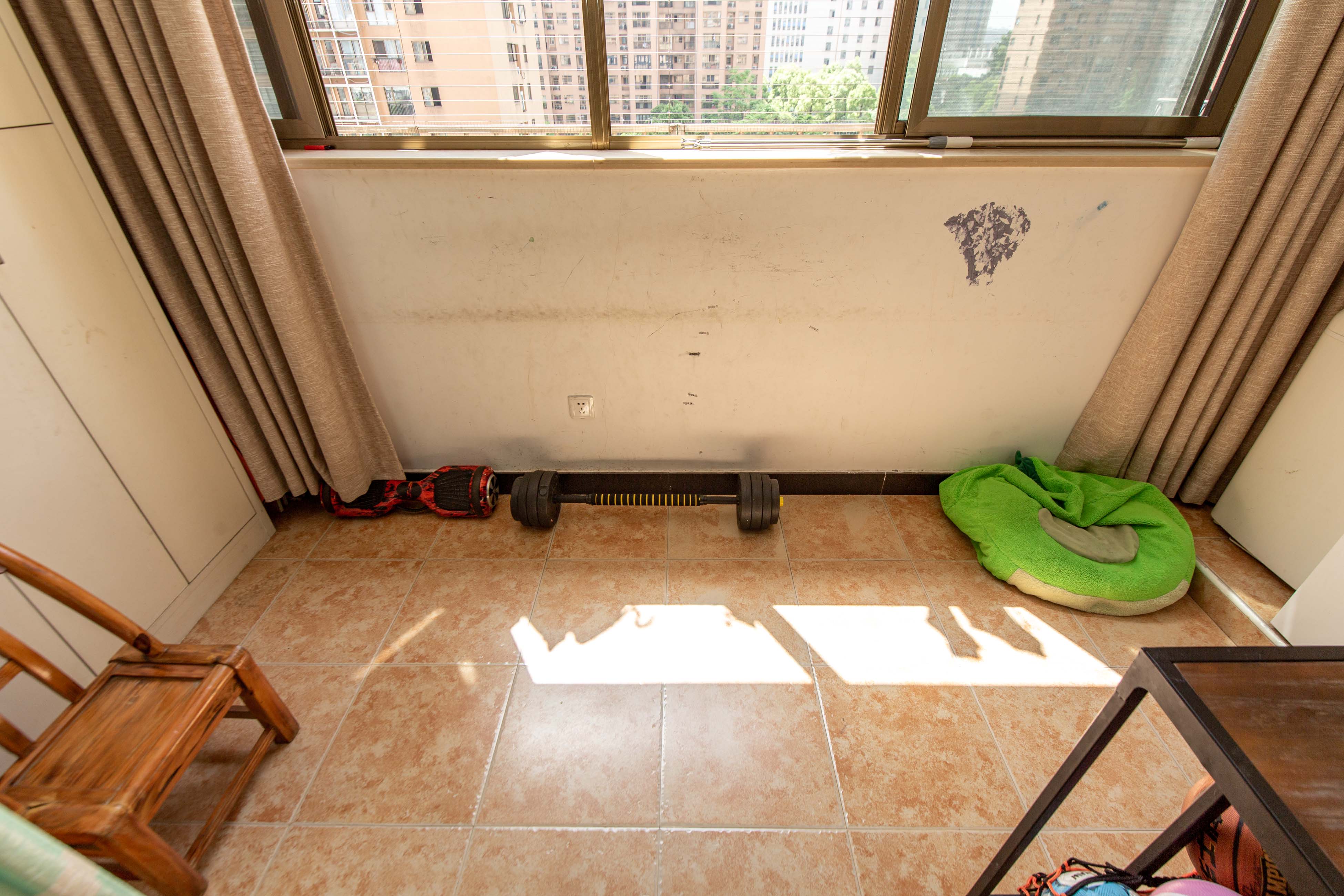 香樟鑫都  4室2厅2卫    174.0万阳台