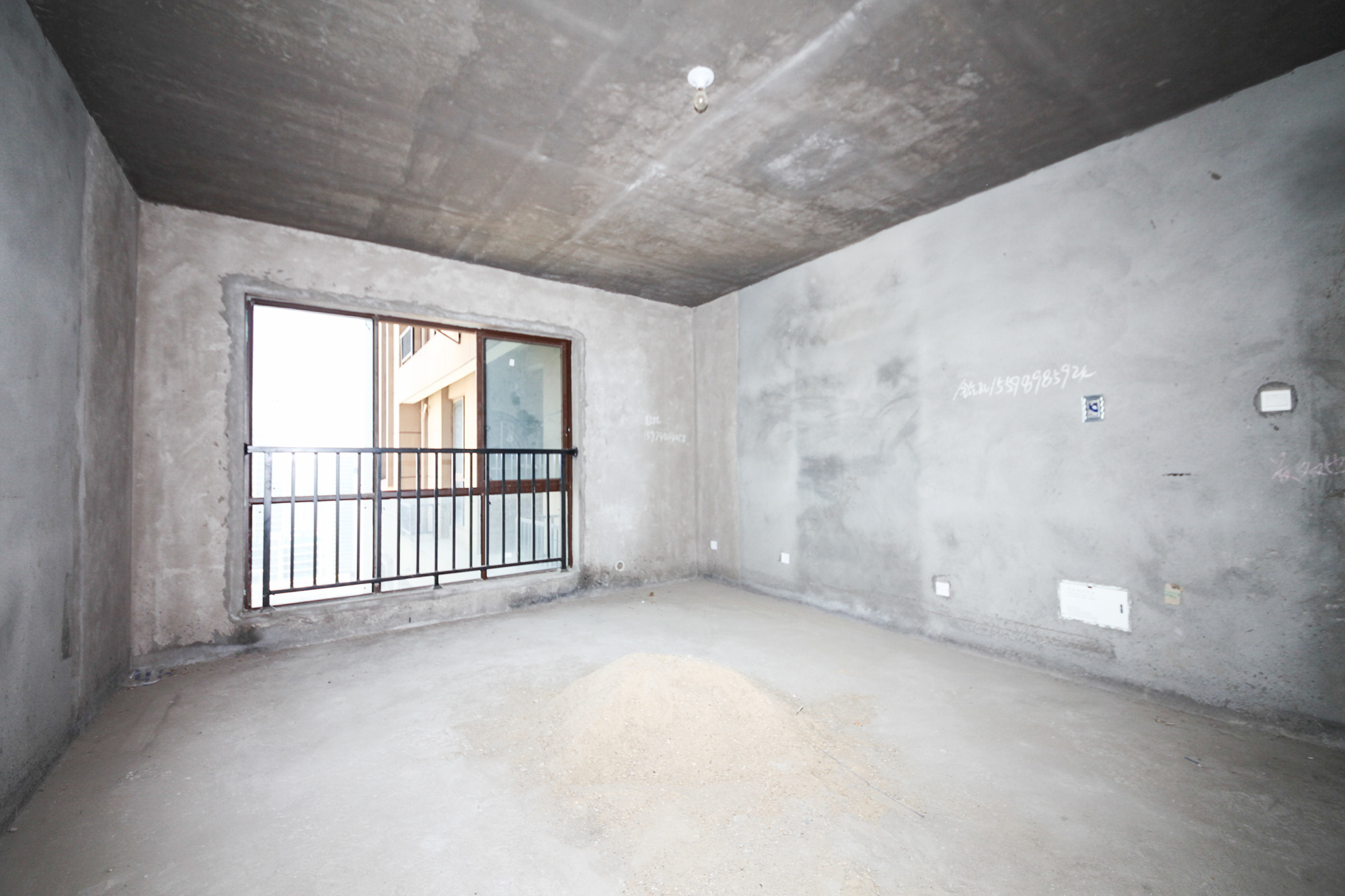 星月绿洲 4室2厅2卫 140.10万 星月绿洲 4室2厅2卫 140.10万客厅