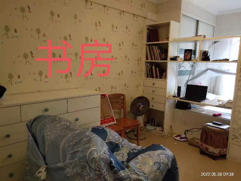 娄星东苑  5室2厅2卫   88.80万客厅