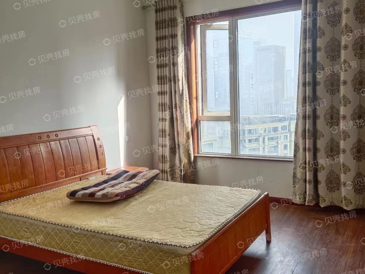 远大生态风景  4室2厅2卫   3200.00元/月室内图