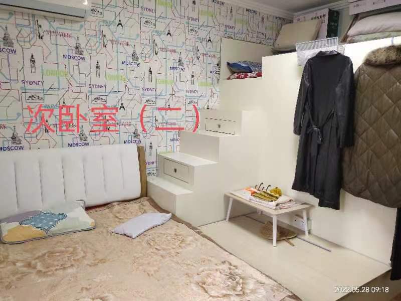 娄星东苑  5室2厅2卫   88.80万客厅