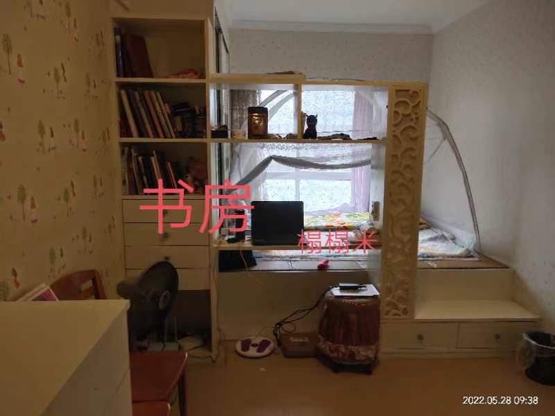 娄星东苑  5室2厅2卫   88.80万客厅