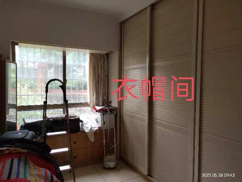 娄星东苑  5室2厅2卫   88.80万客厅