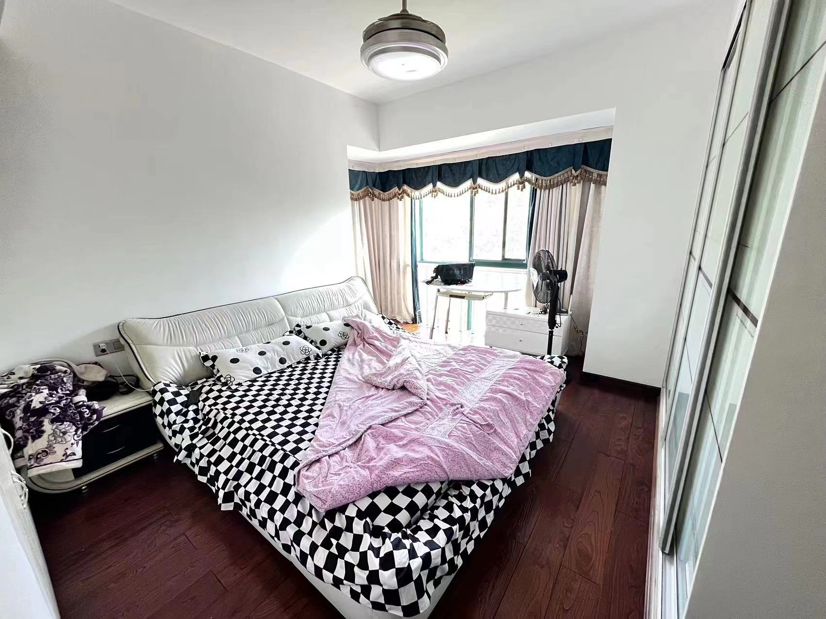 经世皇城 3室2厅2卫 98.00万 经世皇城 3室2厅2卫 98.00万室内图