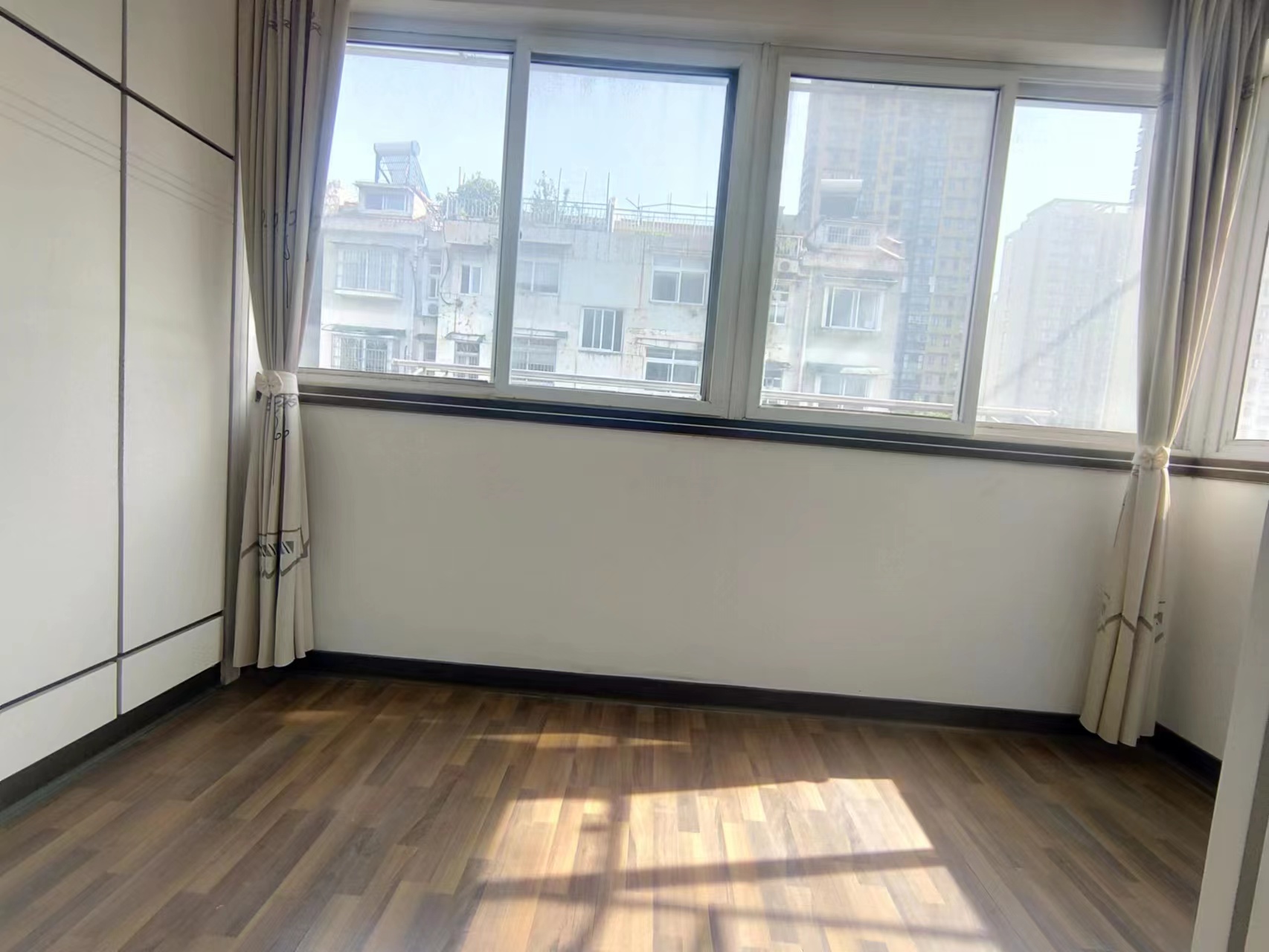 钻石家园  4室2厅2卫   37.80万 钻石家园  4室2厅2卫   37.80万室内图