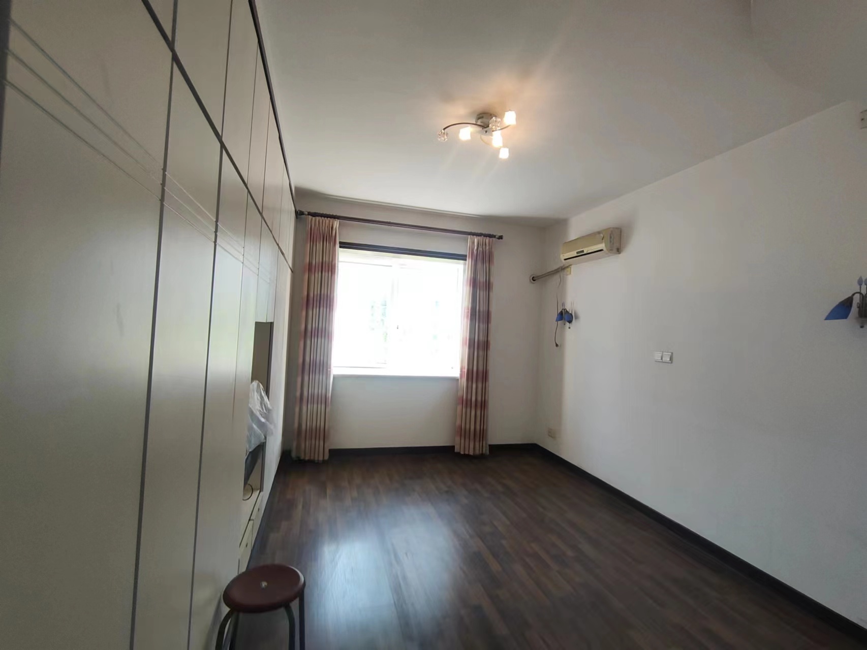 钻石家园  4室2厅2卫   37.80万 钻石家园  4室2厅2卫   37.80万室内图