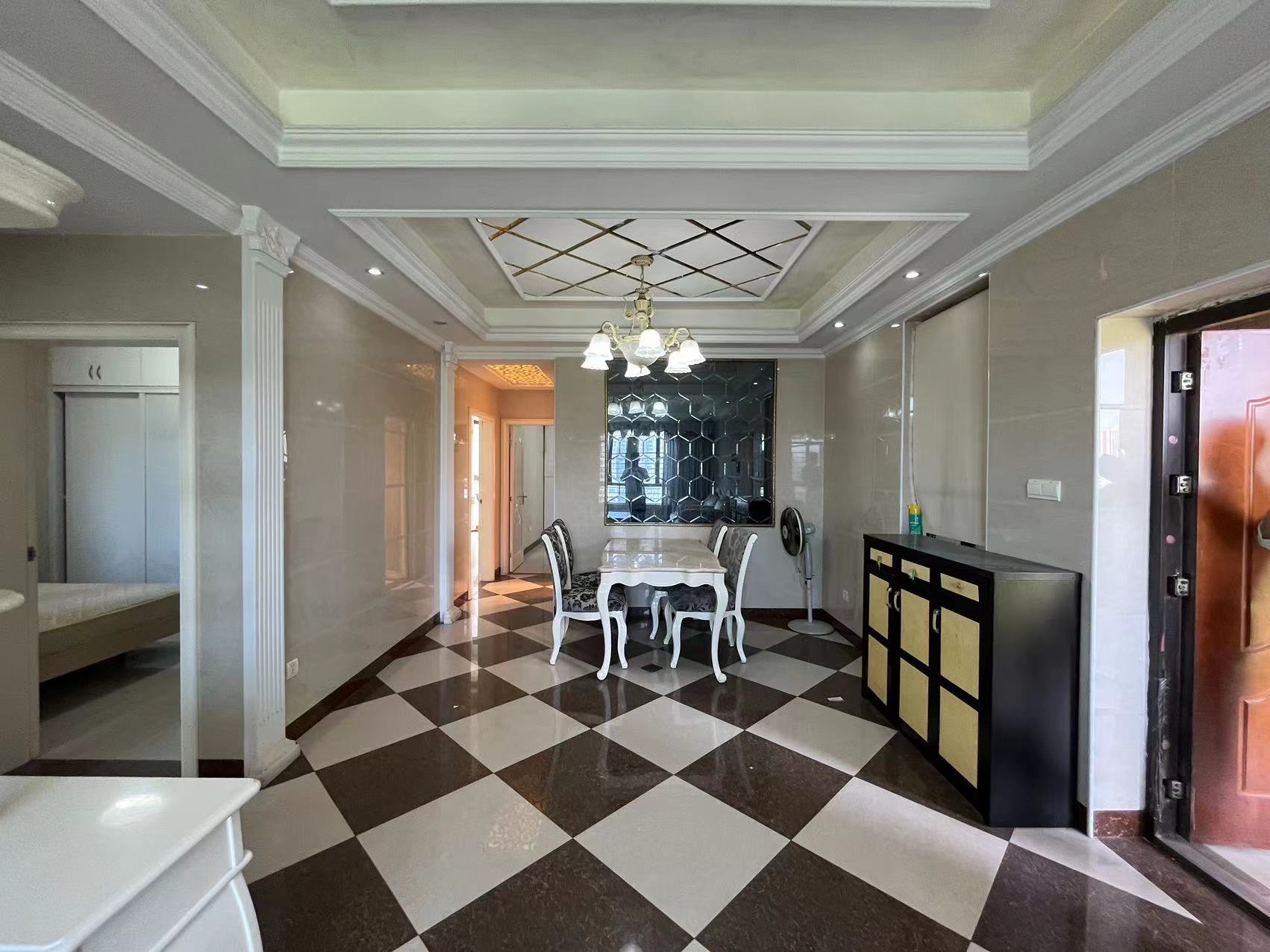 泰山公馆  3室1厅1卫    82.0万 泰山公馆  3室1厅1卫    82.0万室内图