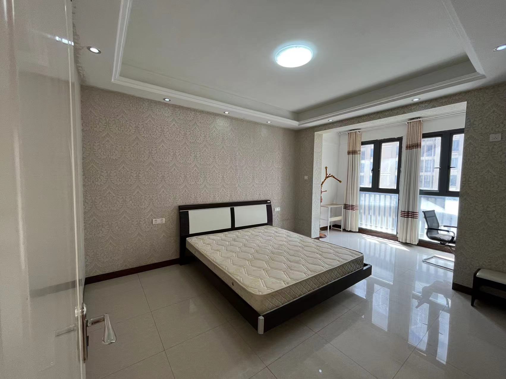 泰山公馆  3室1厅1卫    82.0万 泰山公馆  3室1厅1卫    82.0万室内图