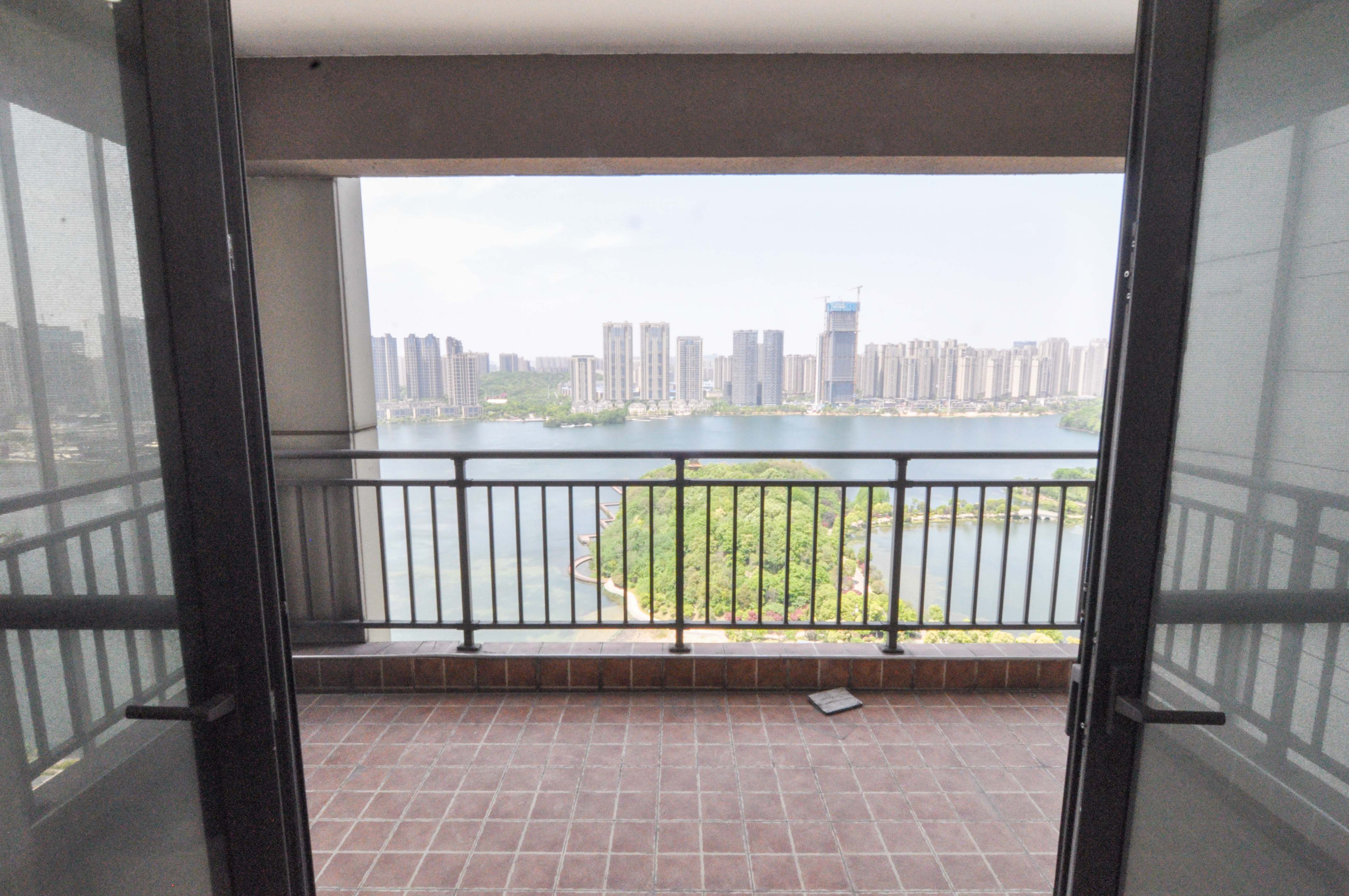佳兆业云顶梅溪湖（佳兆业梅溪荟）  3室2厅2卫   208.00万阳台