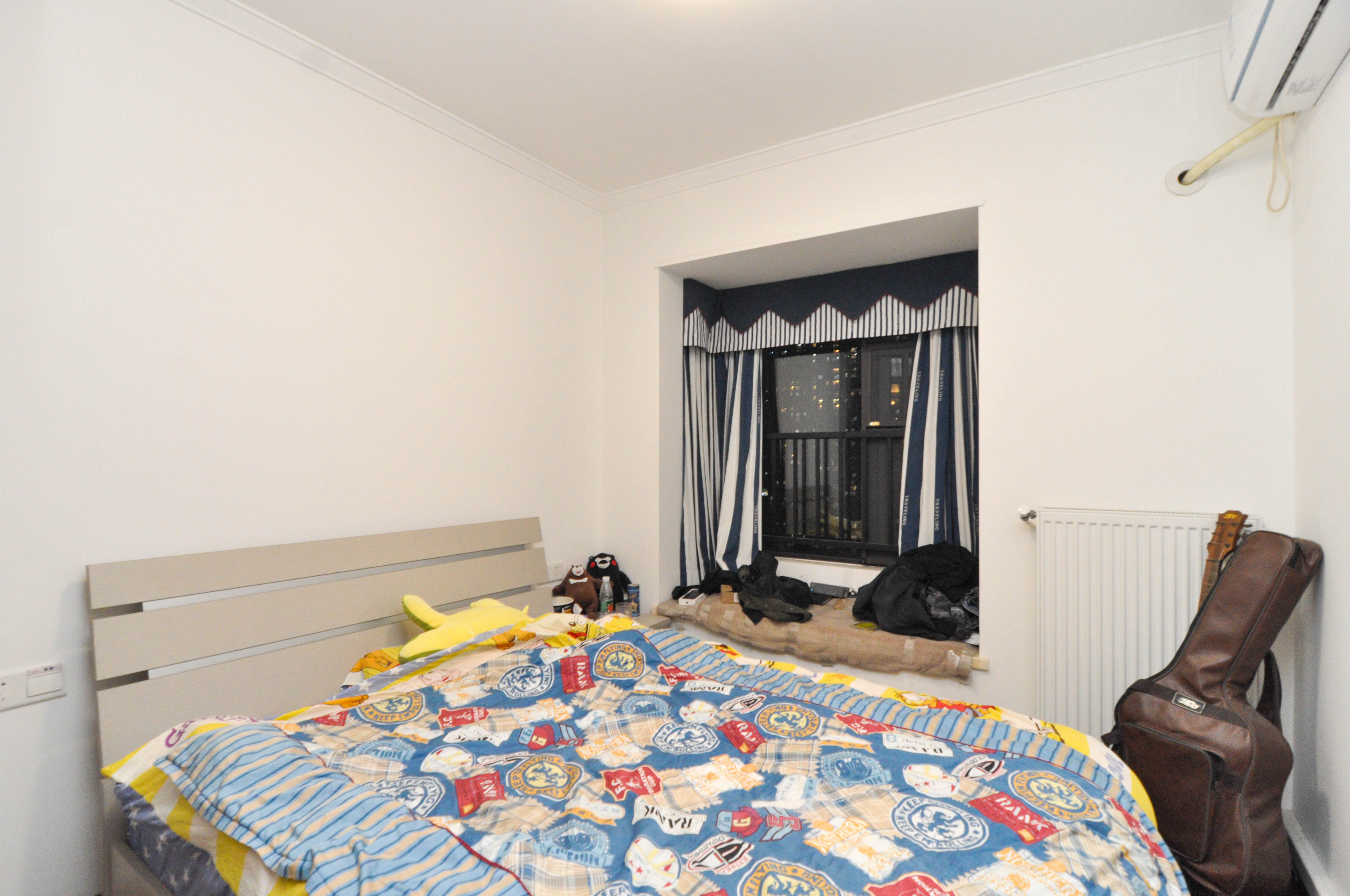 万科里梅溪郡  4室2厅2卫    299.8万卧室