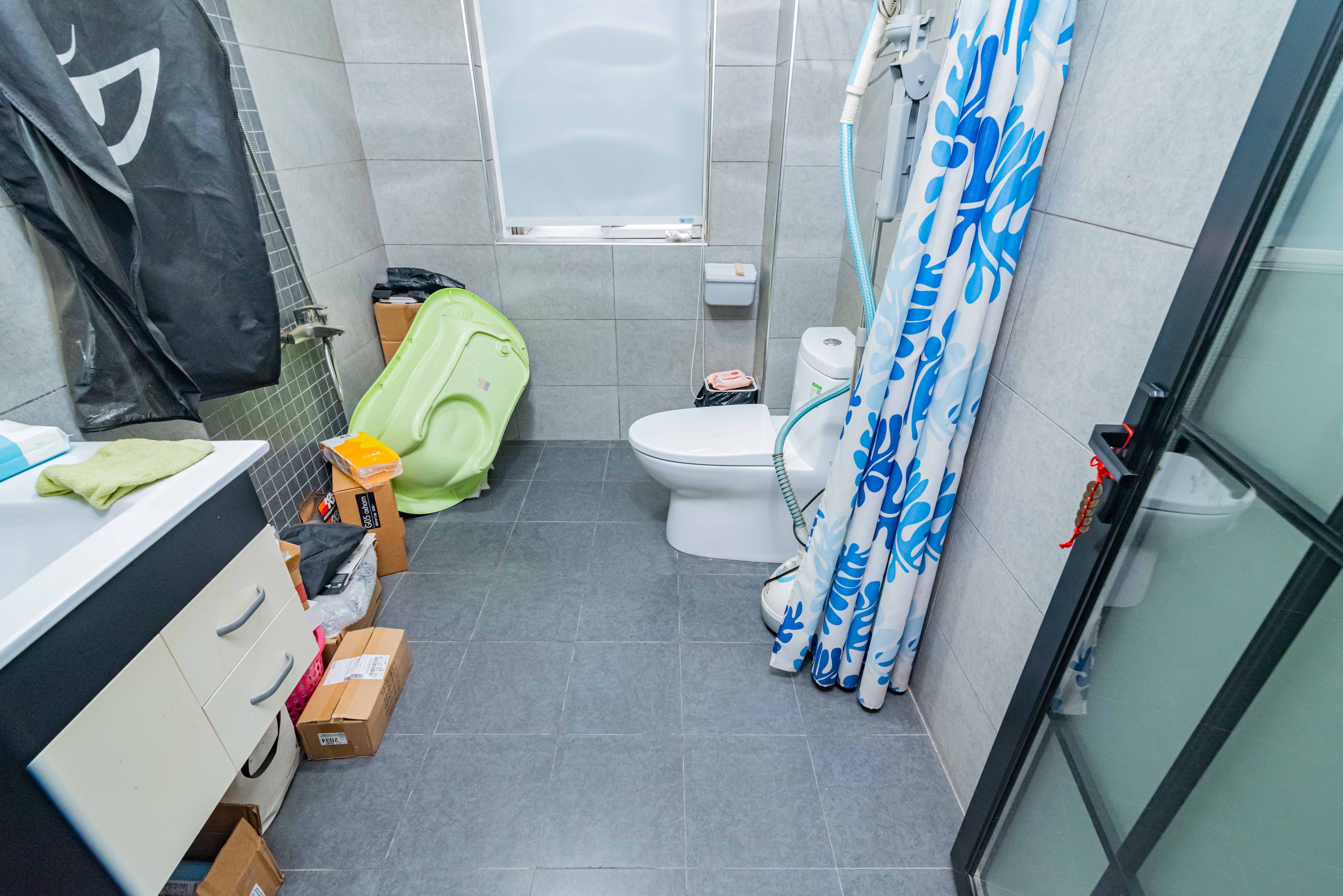 学府华庭  3室2厅2卫   112.00万卫生间
